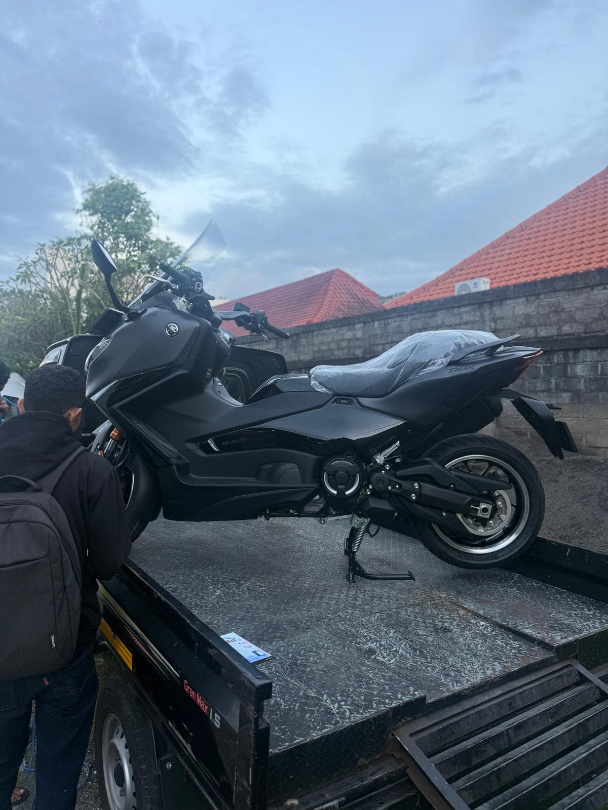 Location Yamaha TMAX 560 — jour, semaine ou mois (1/3)