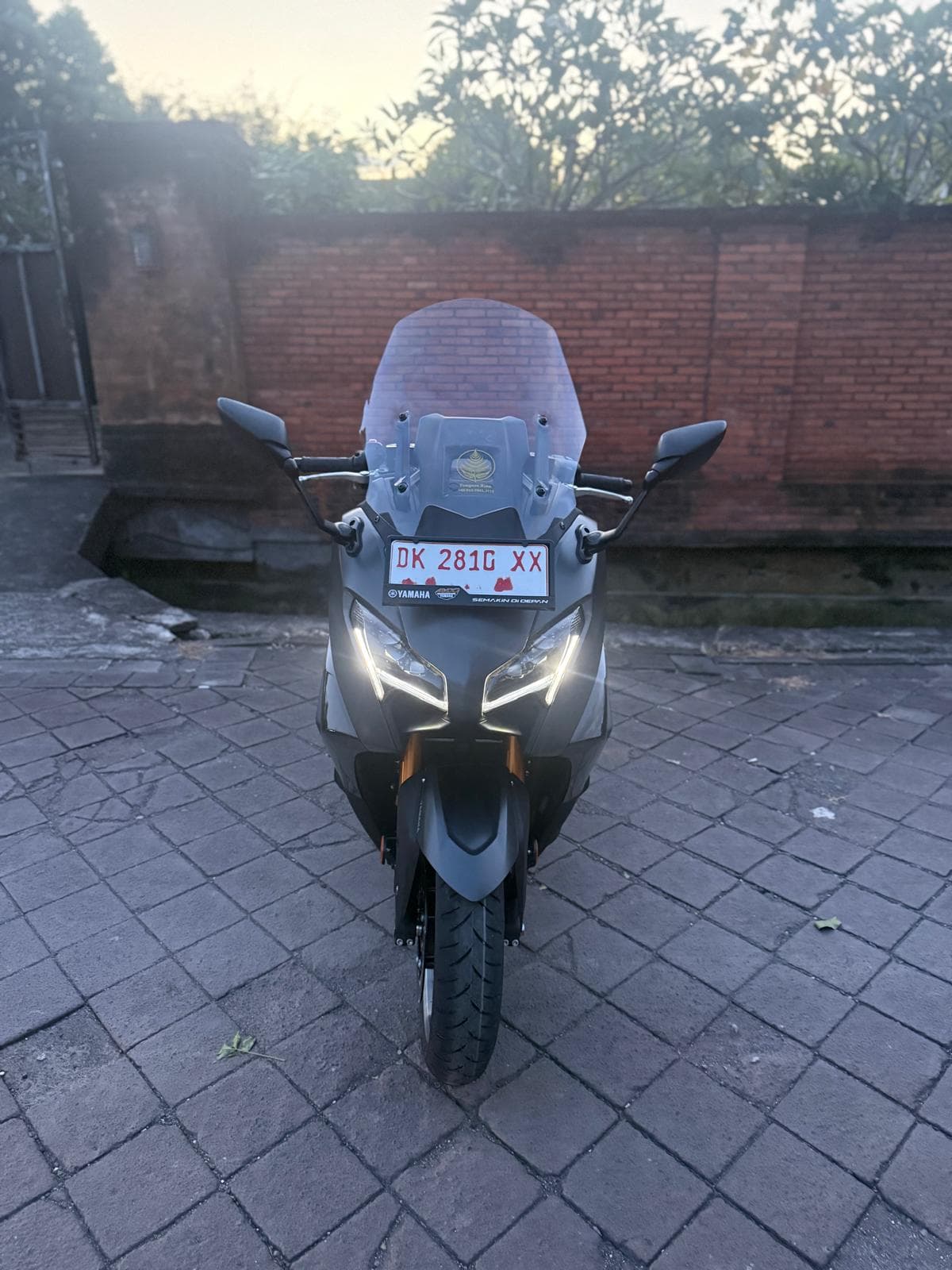 Location Yamaha TMAX 560 — jour, semaine ou mois (1/3)