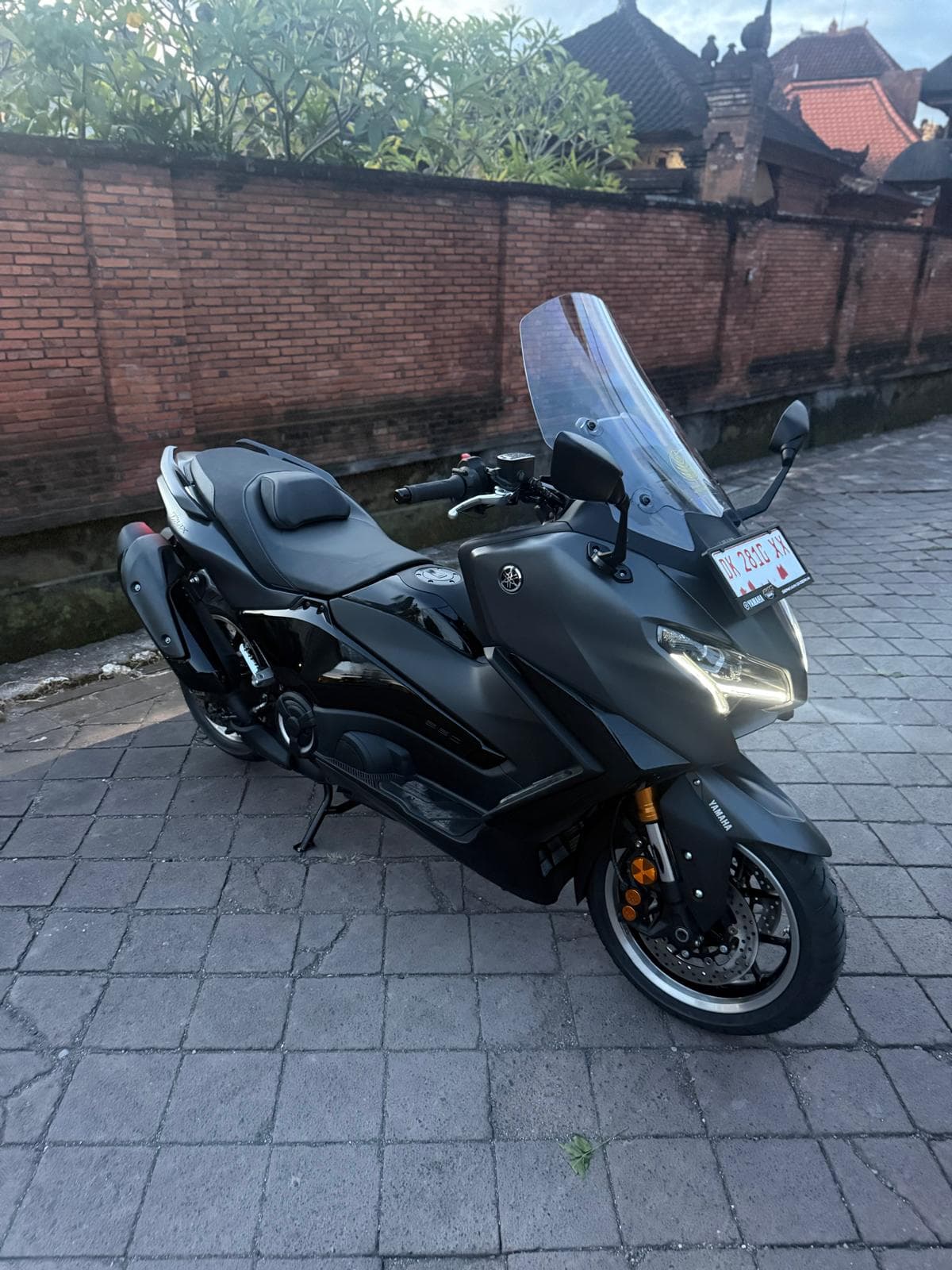 Location Yamaha TMAX 560 — jour, semaine ou mois — photo 1
