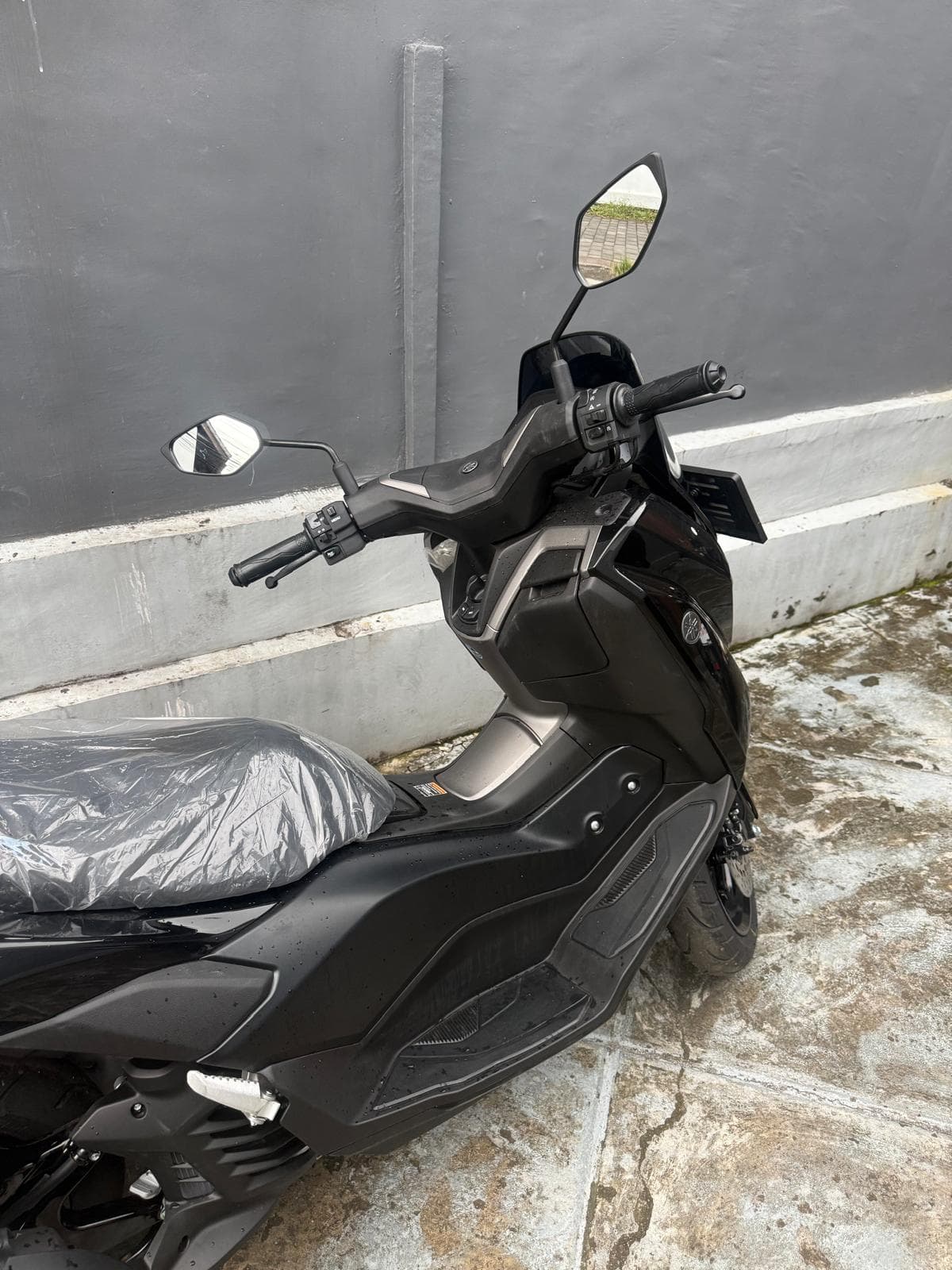 Location Yamaha NMAX 155 — jour, semaine ou mois (1/4)