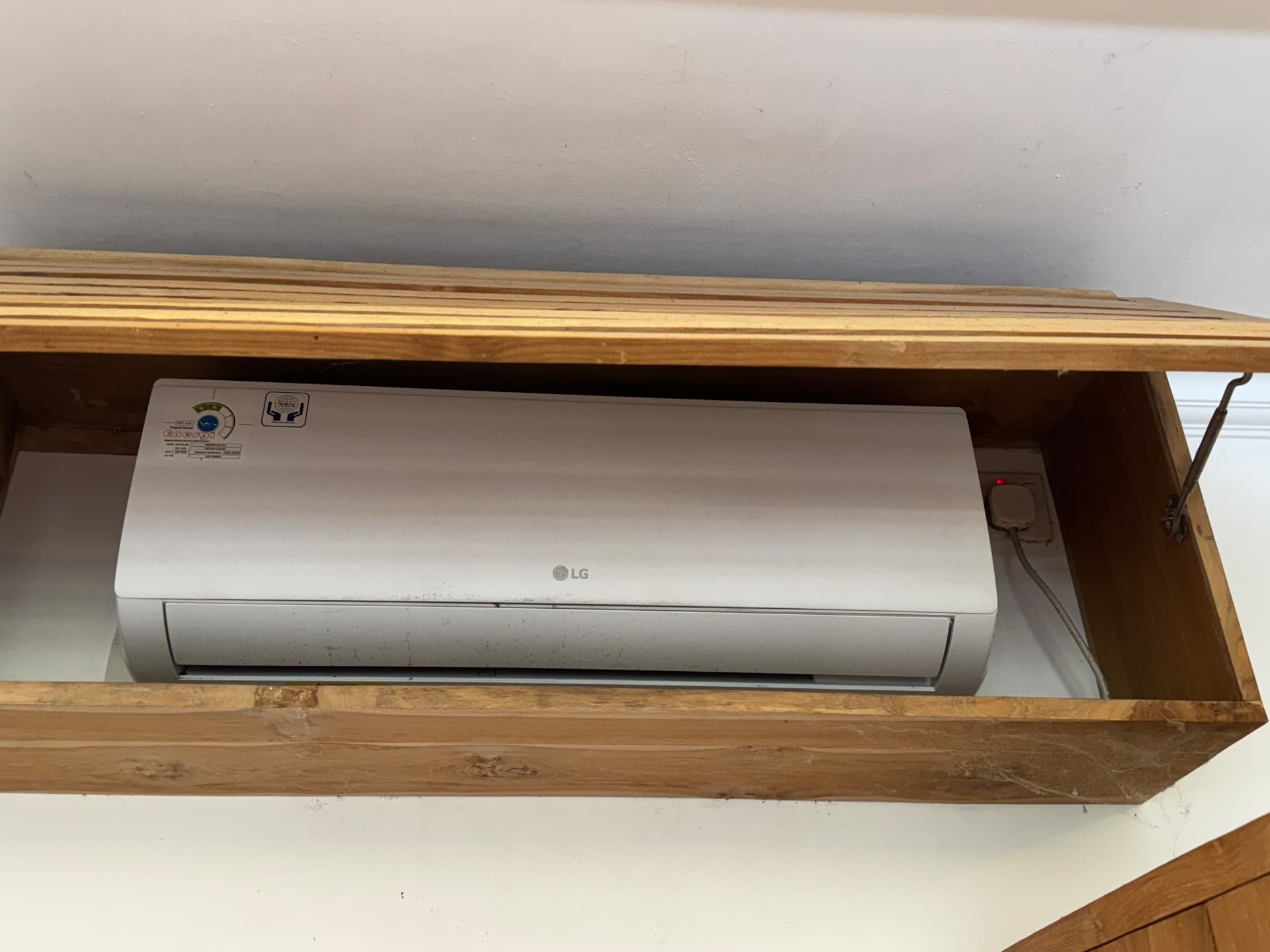 LG brand air conditioner AC + wooden AC cover (1/3)