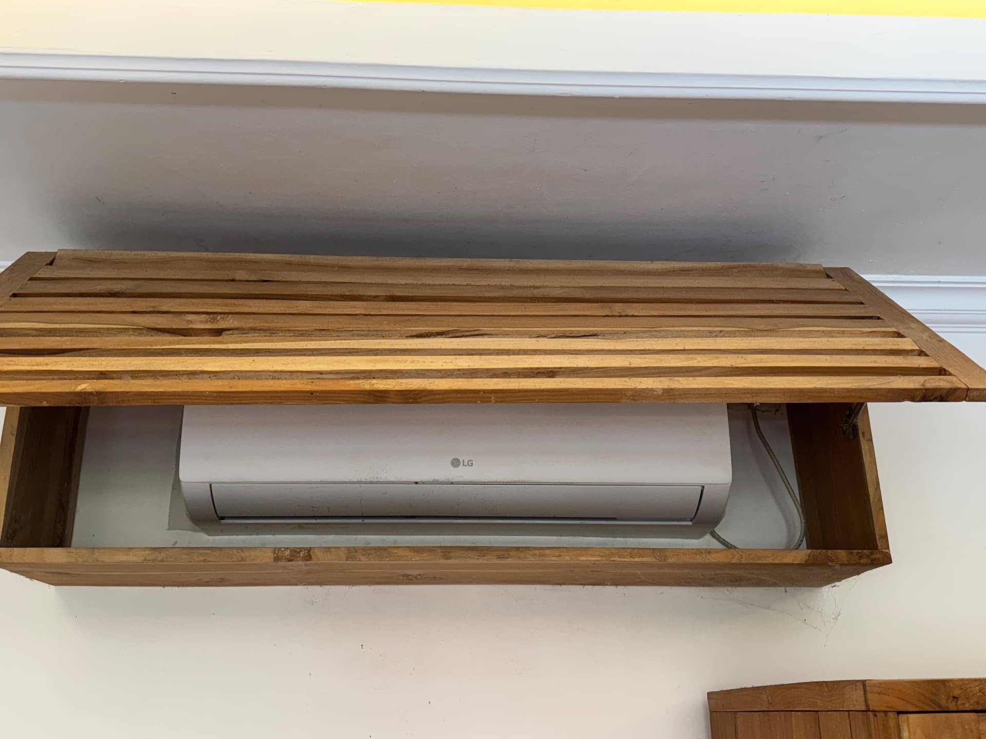 Кондиционер AC марки LG + деревянная накладка на кондиционер — фото 1