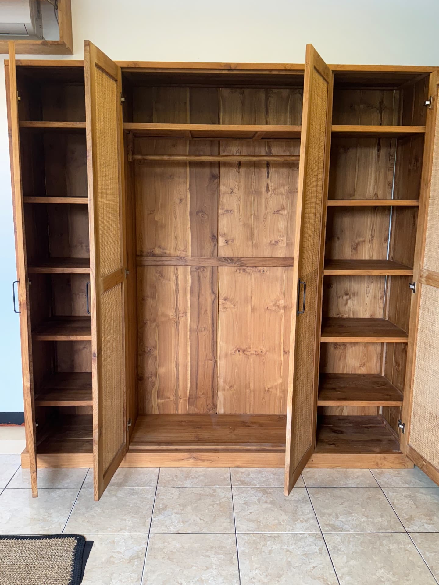 Large wardrobe in carnage (1/3)