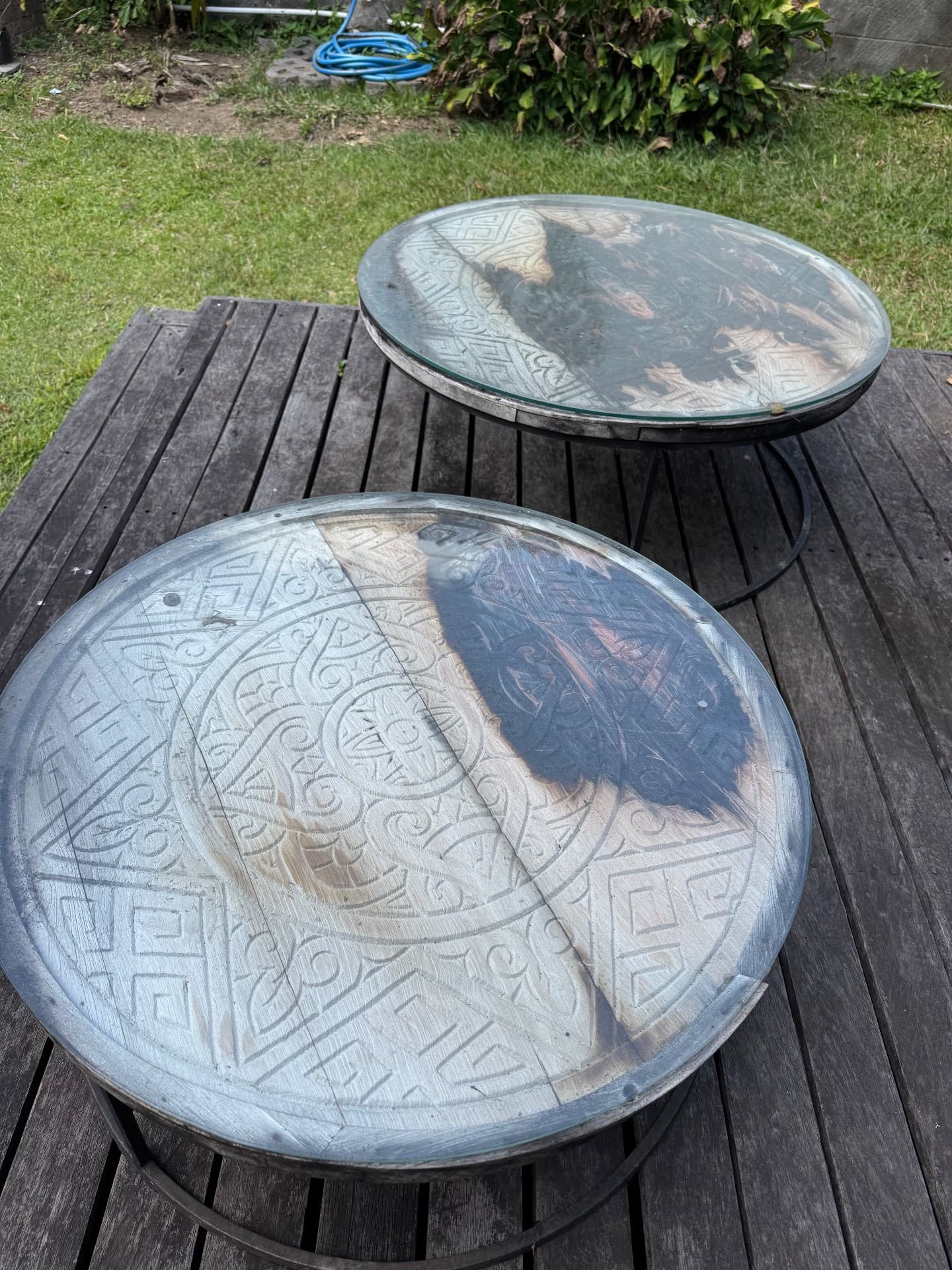 Set of 2 round tables (1/3)
