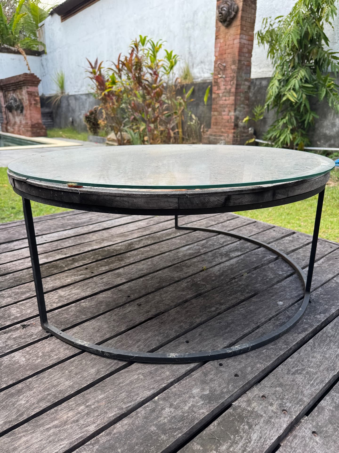 Set of 2 round tables (1/3)