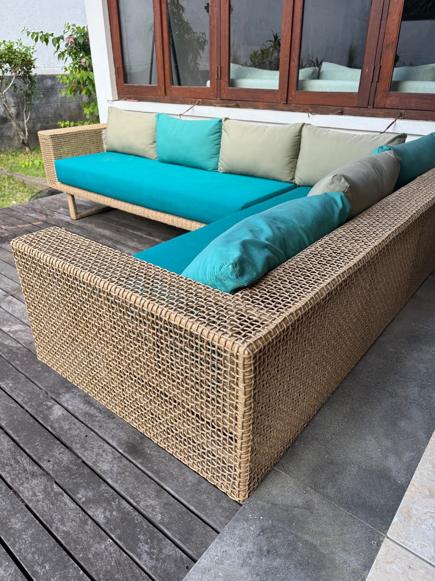 L-shaped outdoor sofa with cushion (1/3)