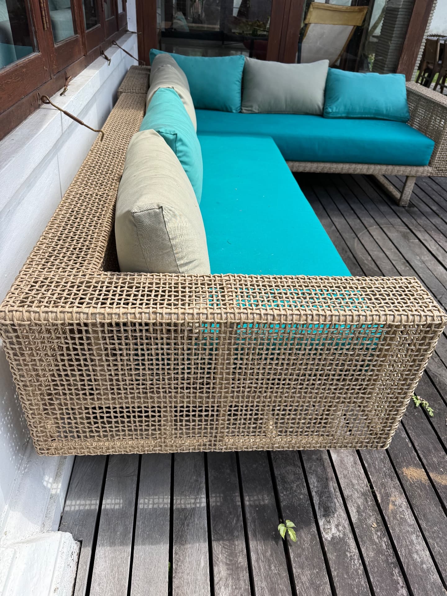 L-shaped outdoor sofa with cushion (1/3)