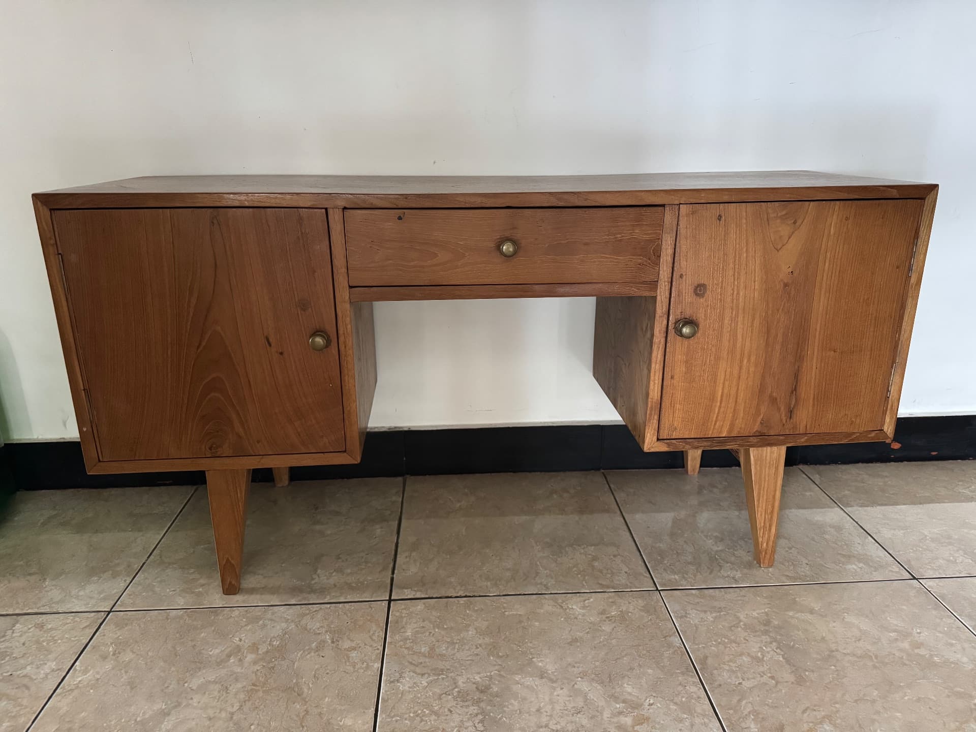 Small wooden console table with drawers (1/2)