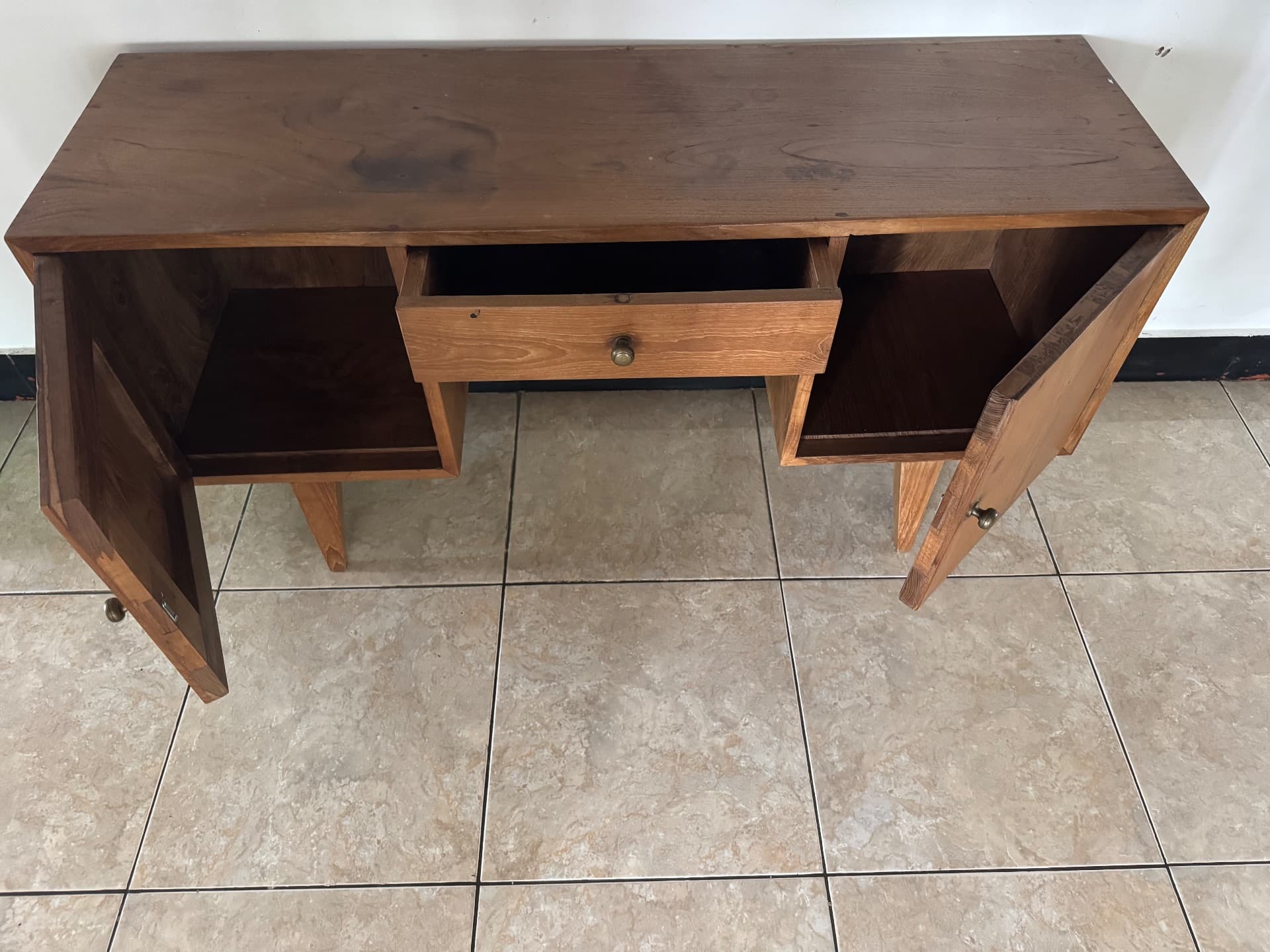 Small wooden console table with drawers (1/2)