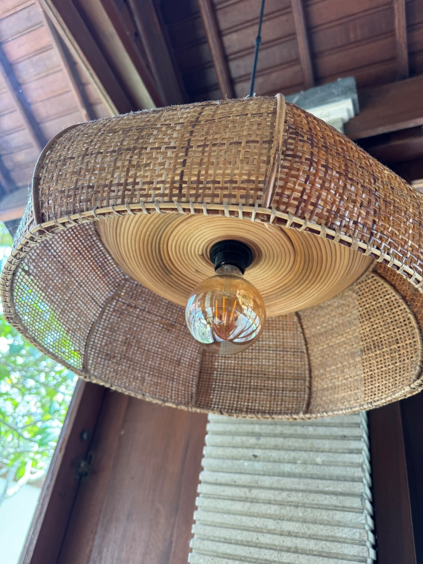 Set of two rattan pendant lights (1/2)