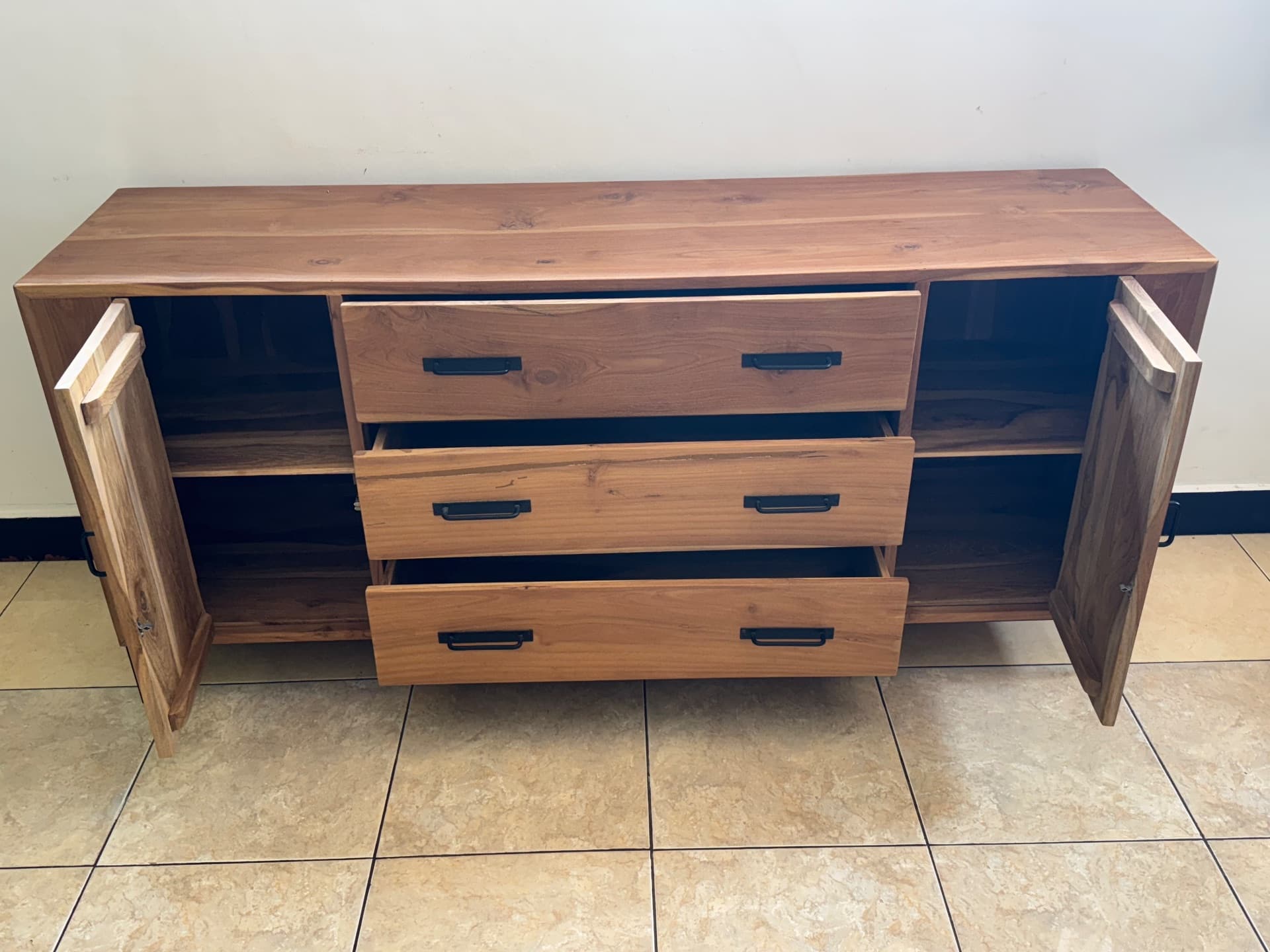 Furniture with drawers and cupboards (1/2)
