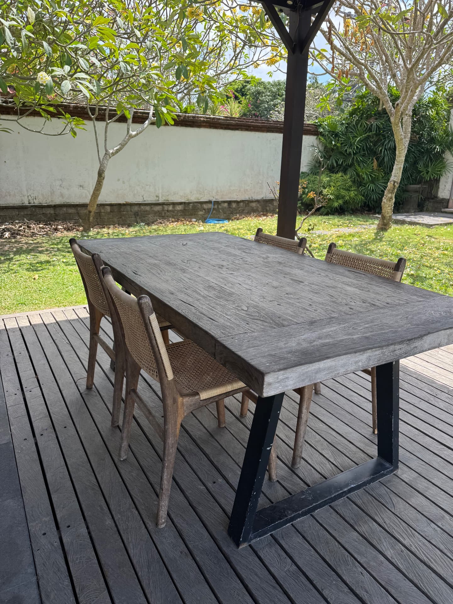 Wooden table with 4 chairs (1/2)