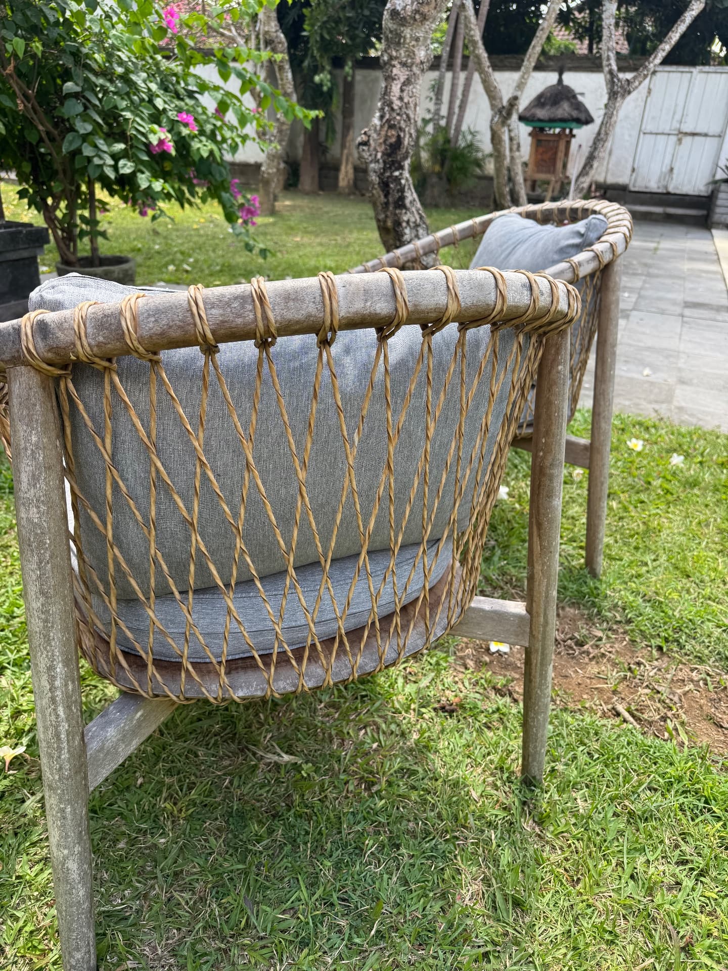 Set of 2 armchairs with cushions (1/2)