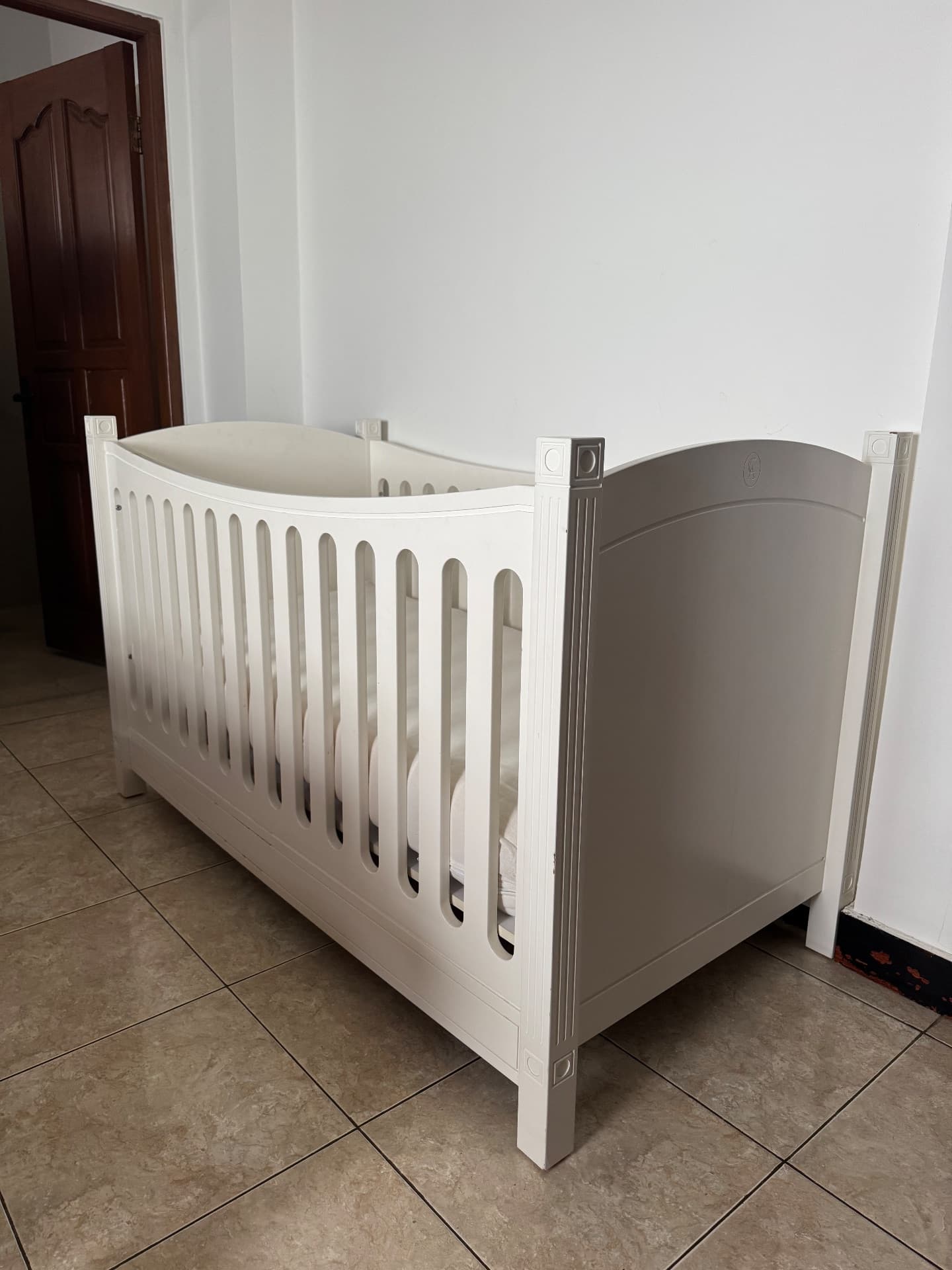 Painted wooden baby bed with mattress — photo 1