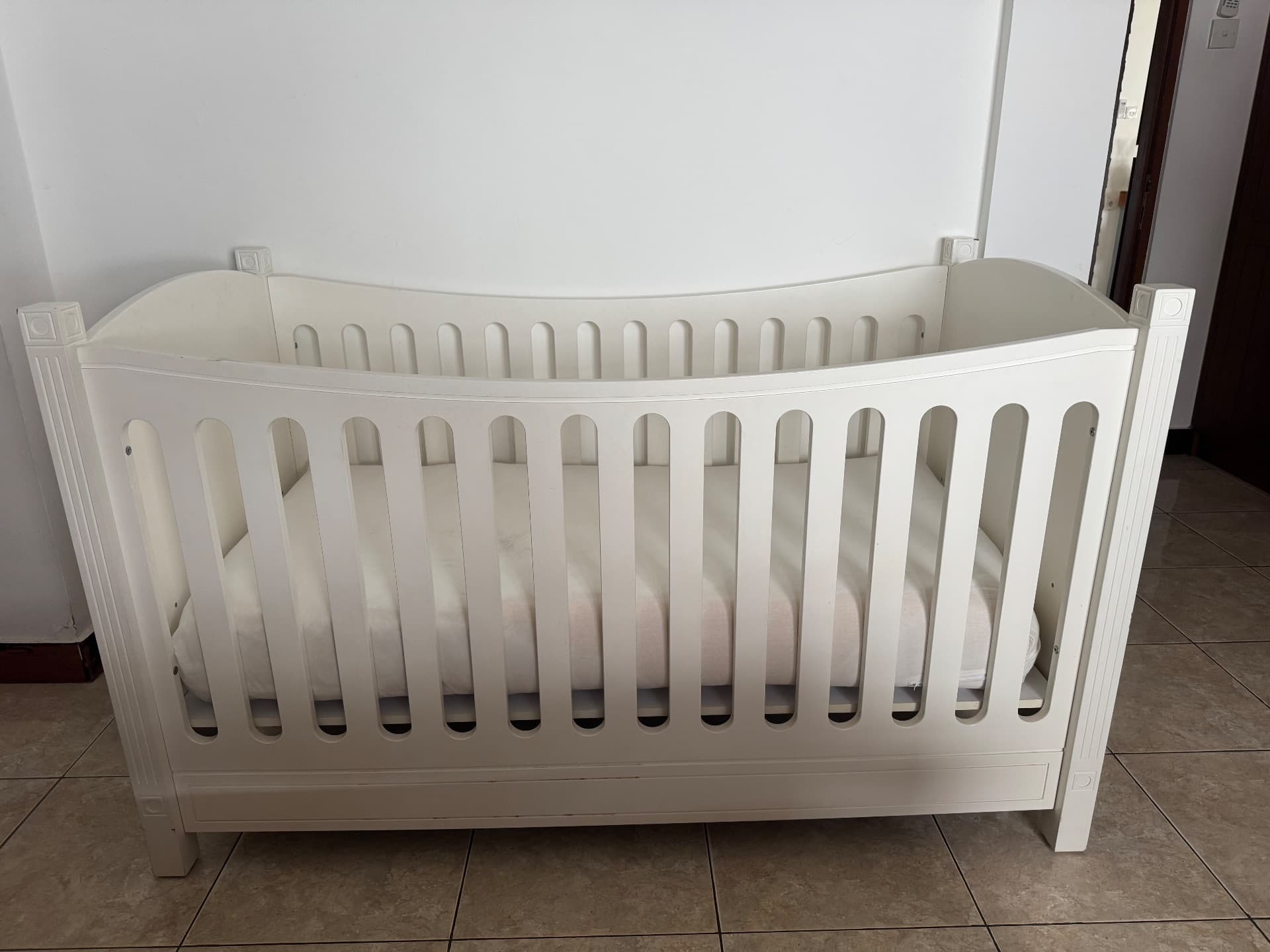Painted wooden baby bed with mattress (1/2)