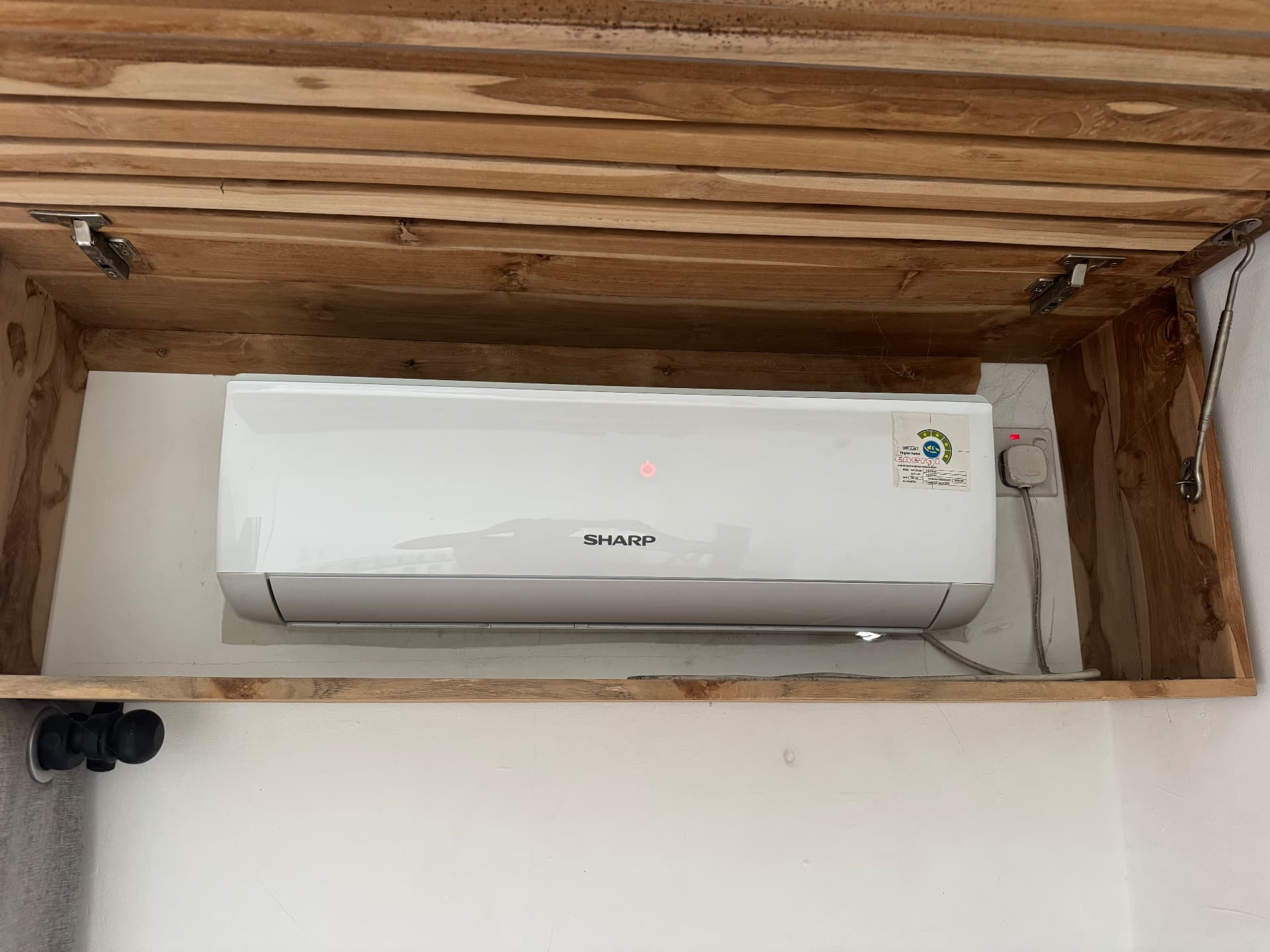 AC air conditioner + wooden cover