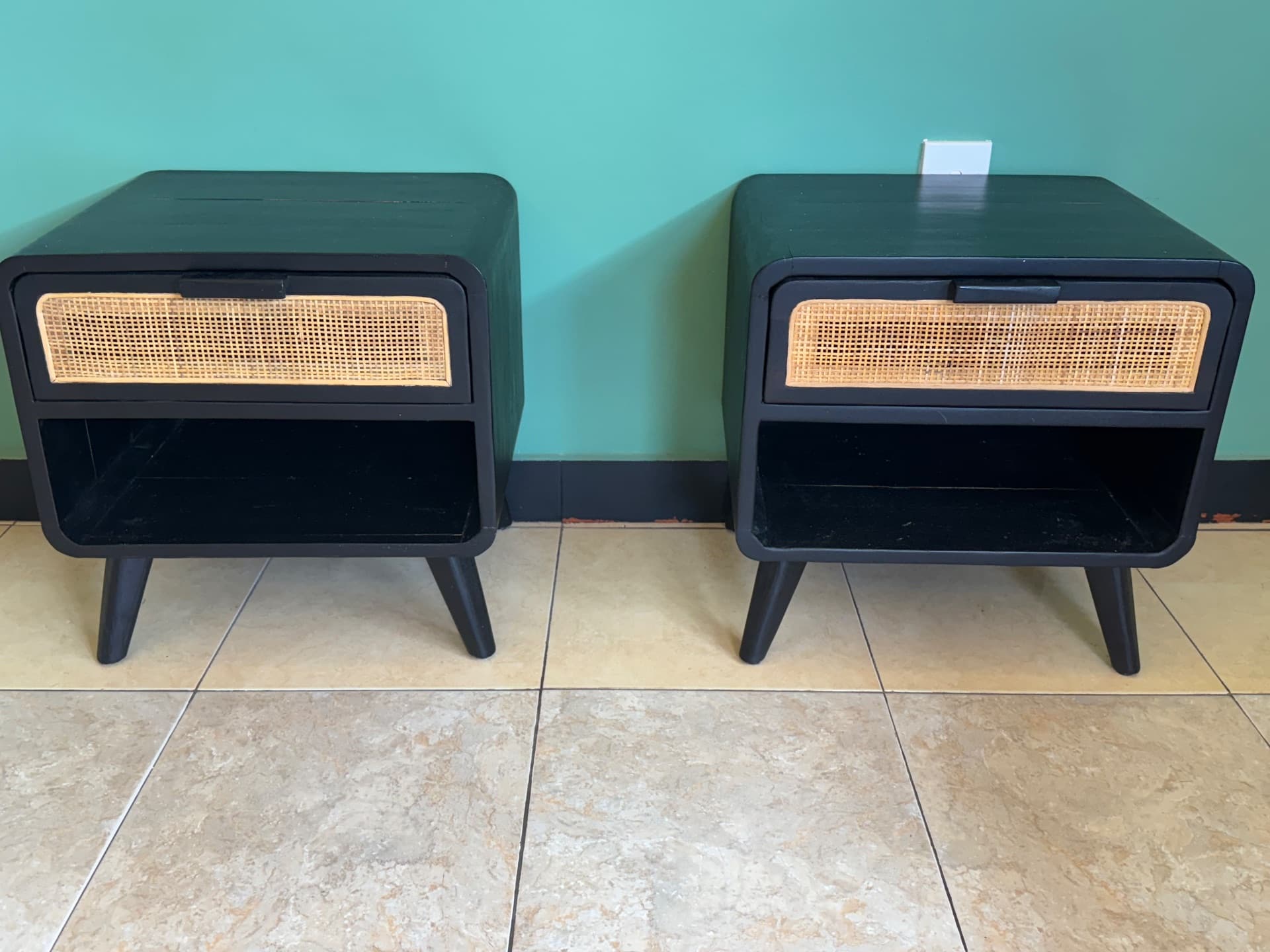 Set of 2 black coffee tables (1/2)