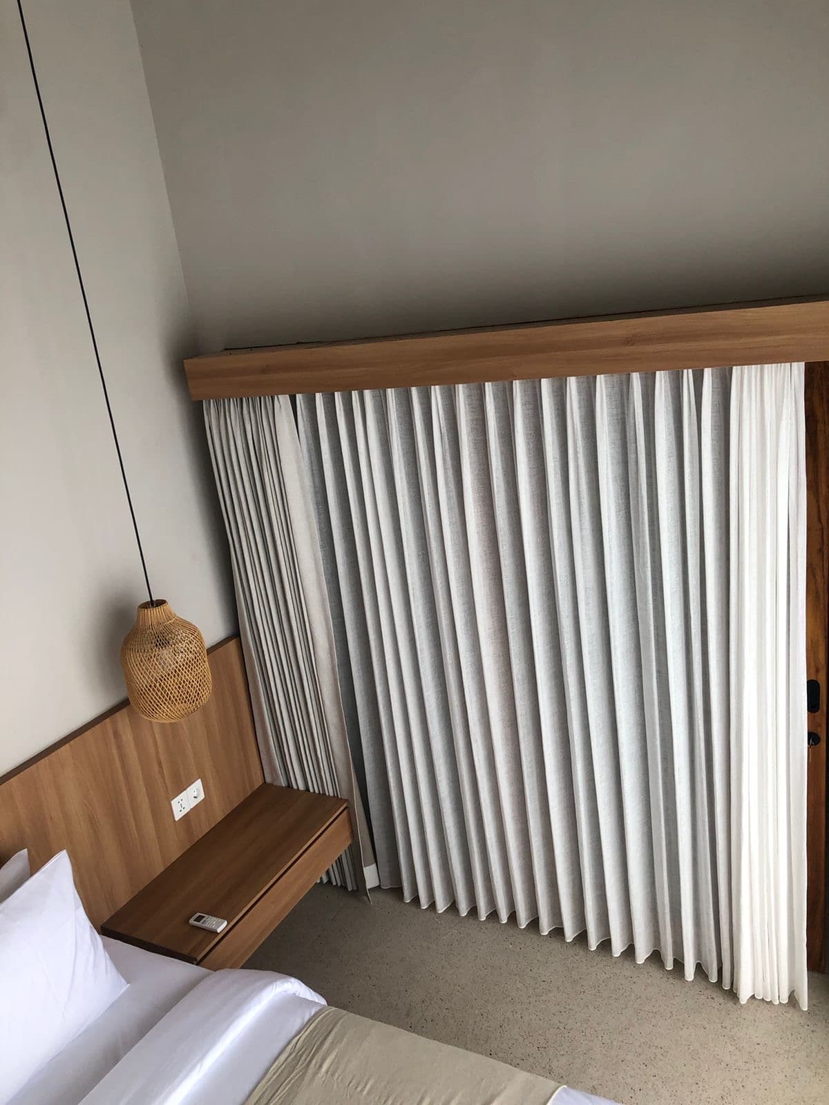 100% blackout curtains — photo 1