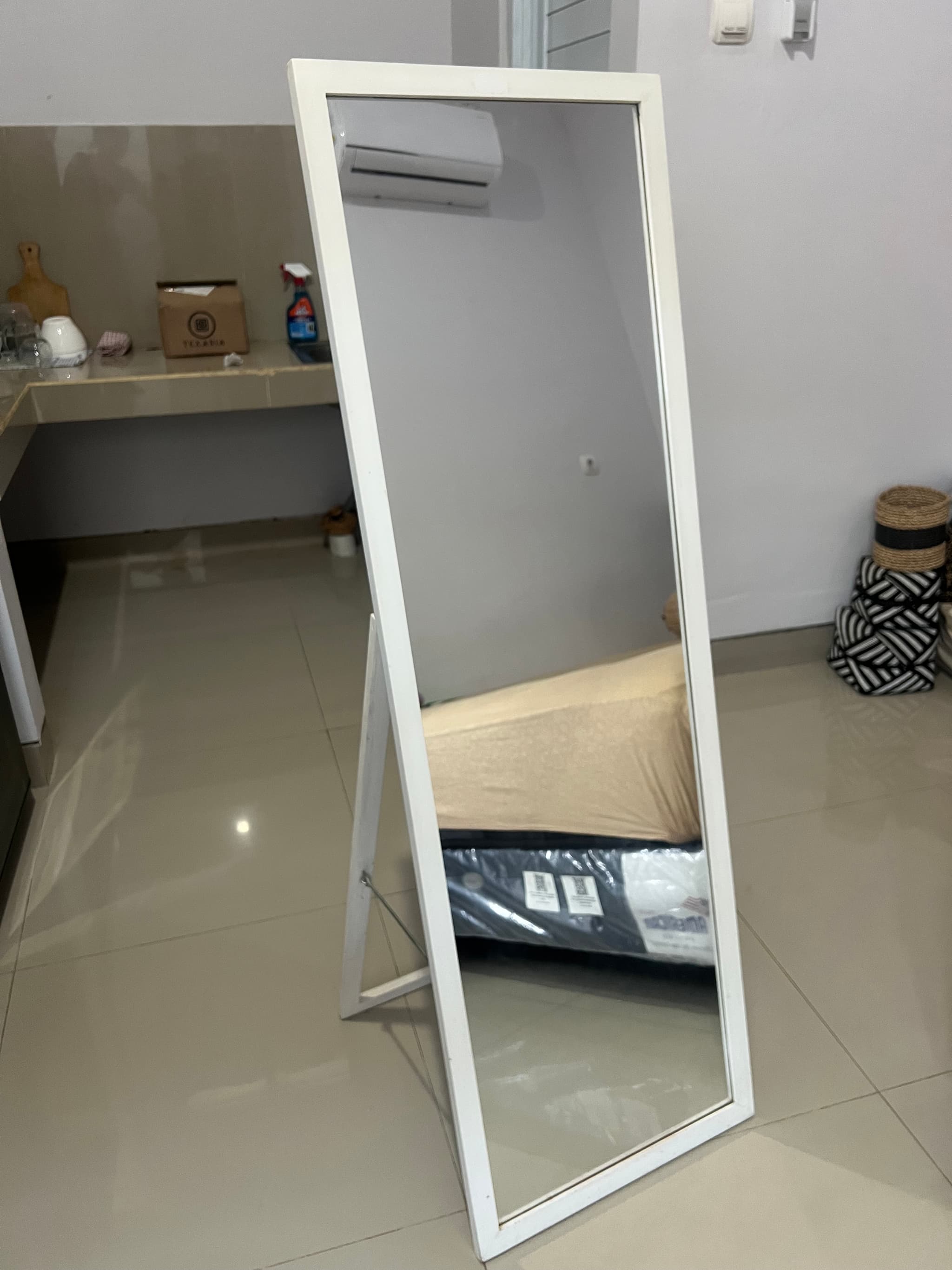 Standing mirror — photo 1