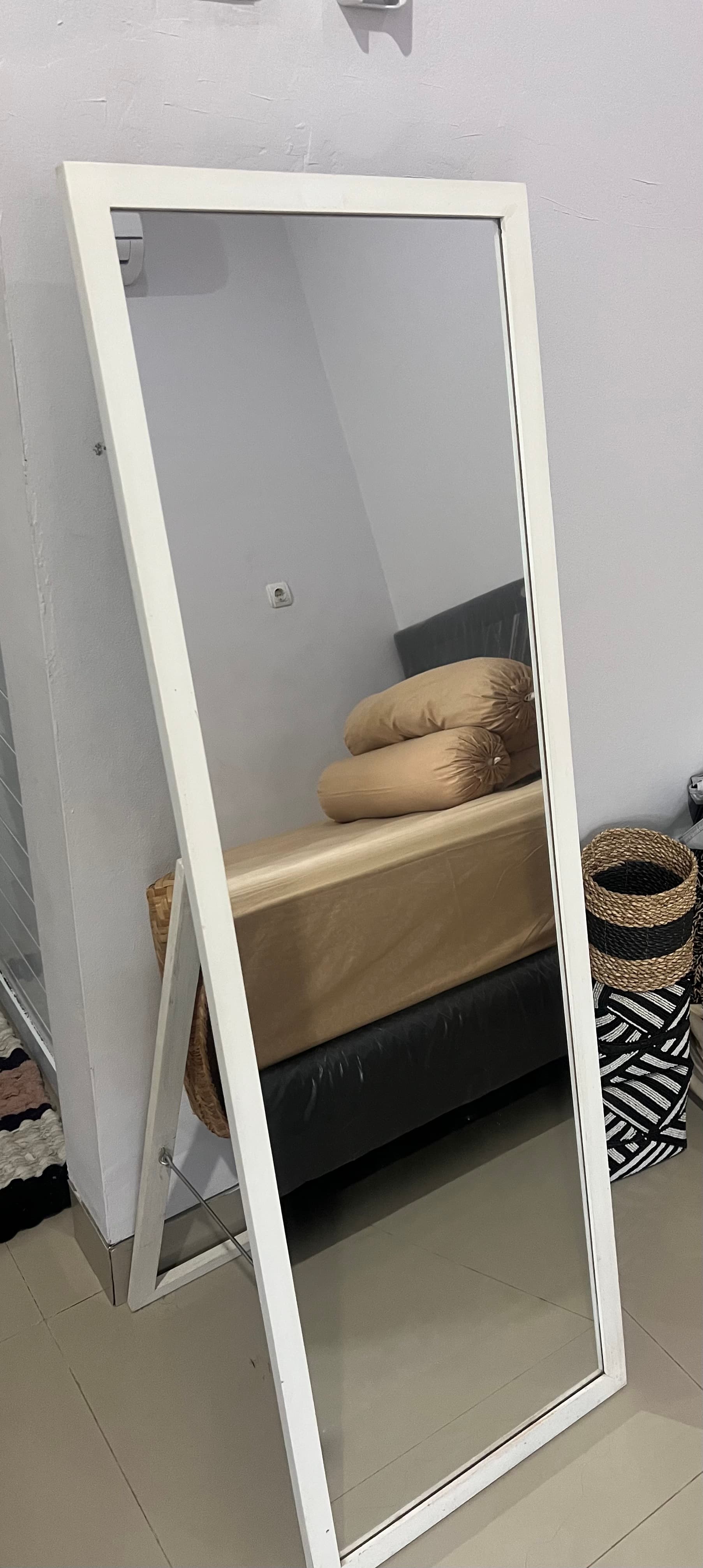 Standing mirror (1/2)