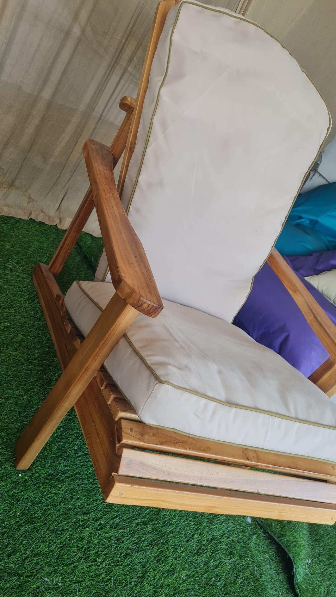 Chaise décontractée (1/3)