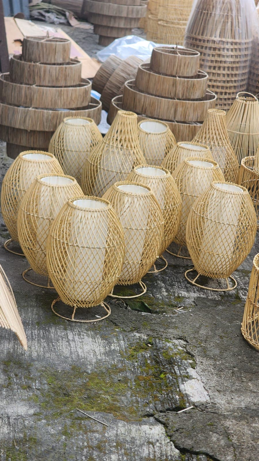 RATTAN TABLE LAMP (1/2)