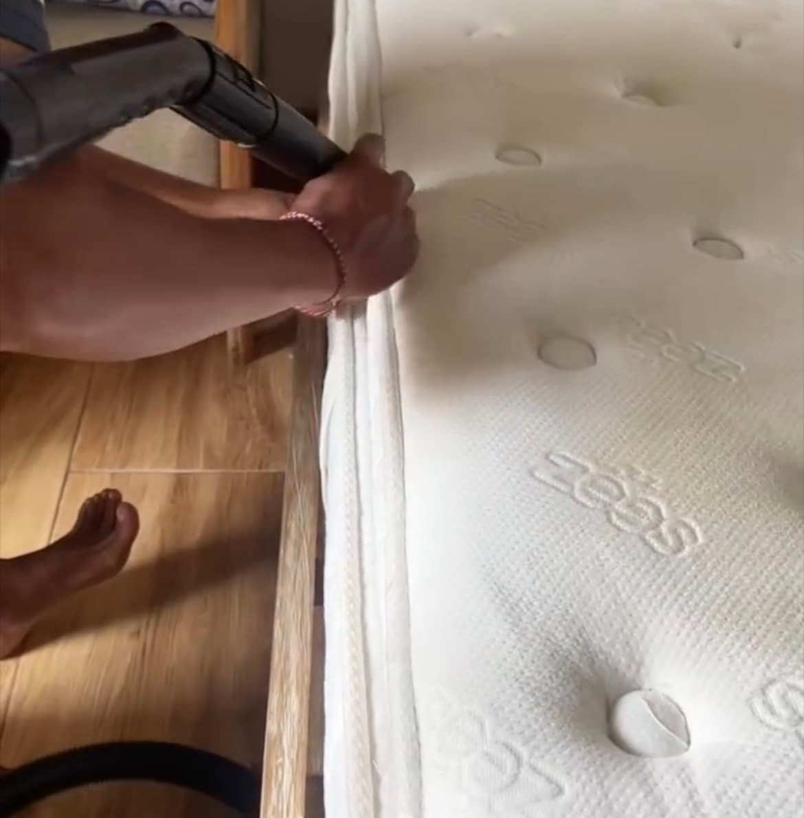 Nettoyeur de matelas (1/3)