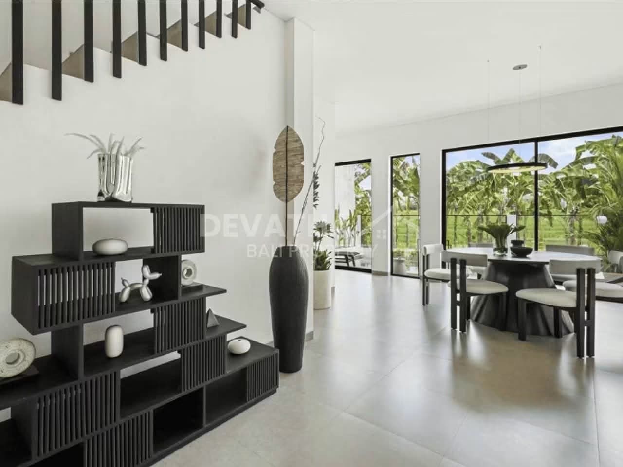 Modern private villa (1/3)