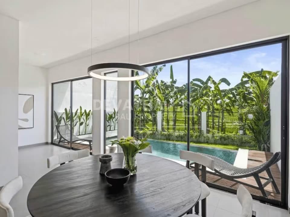 Modern private villa (1/3)