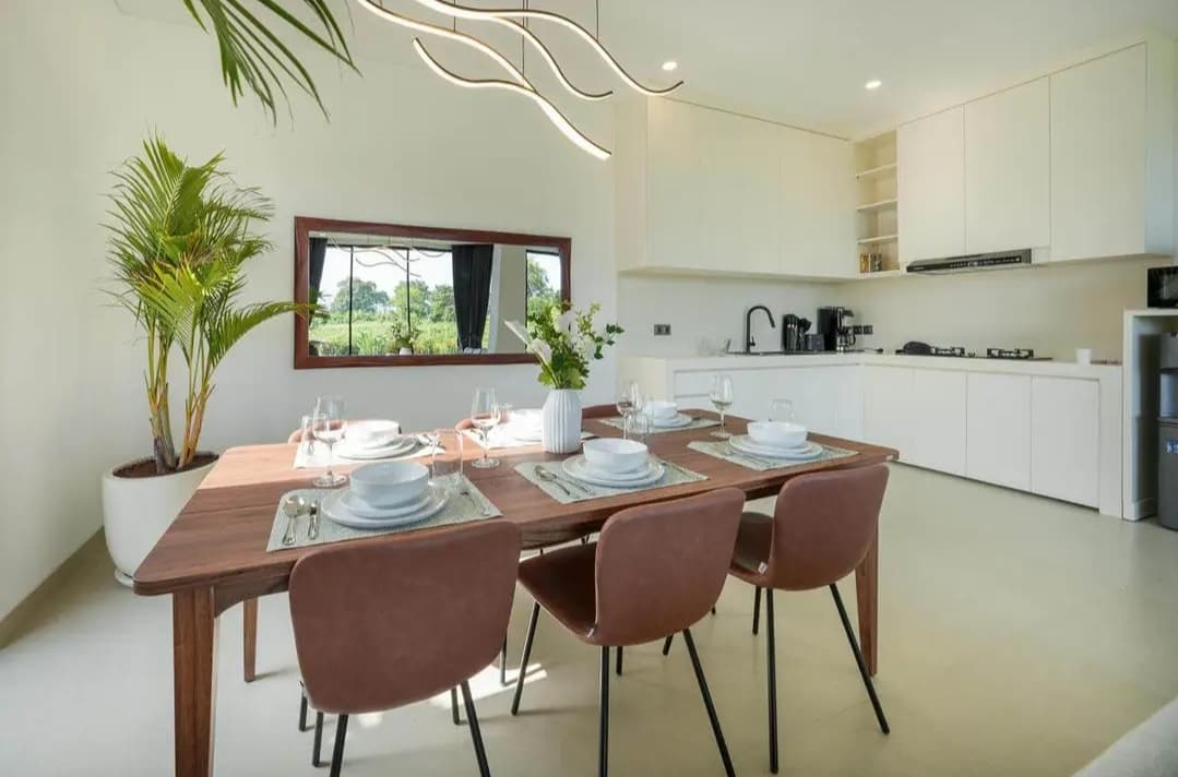 FOR RENT AND LEASE VILLA MUNGGU RICE FIELD VIEW (1/3)