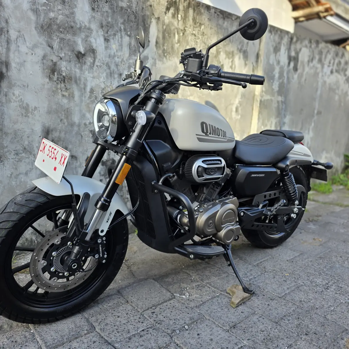 QJMotor SRV 250 AMT (1/3)