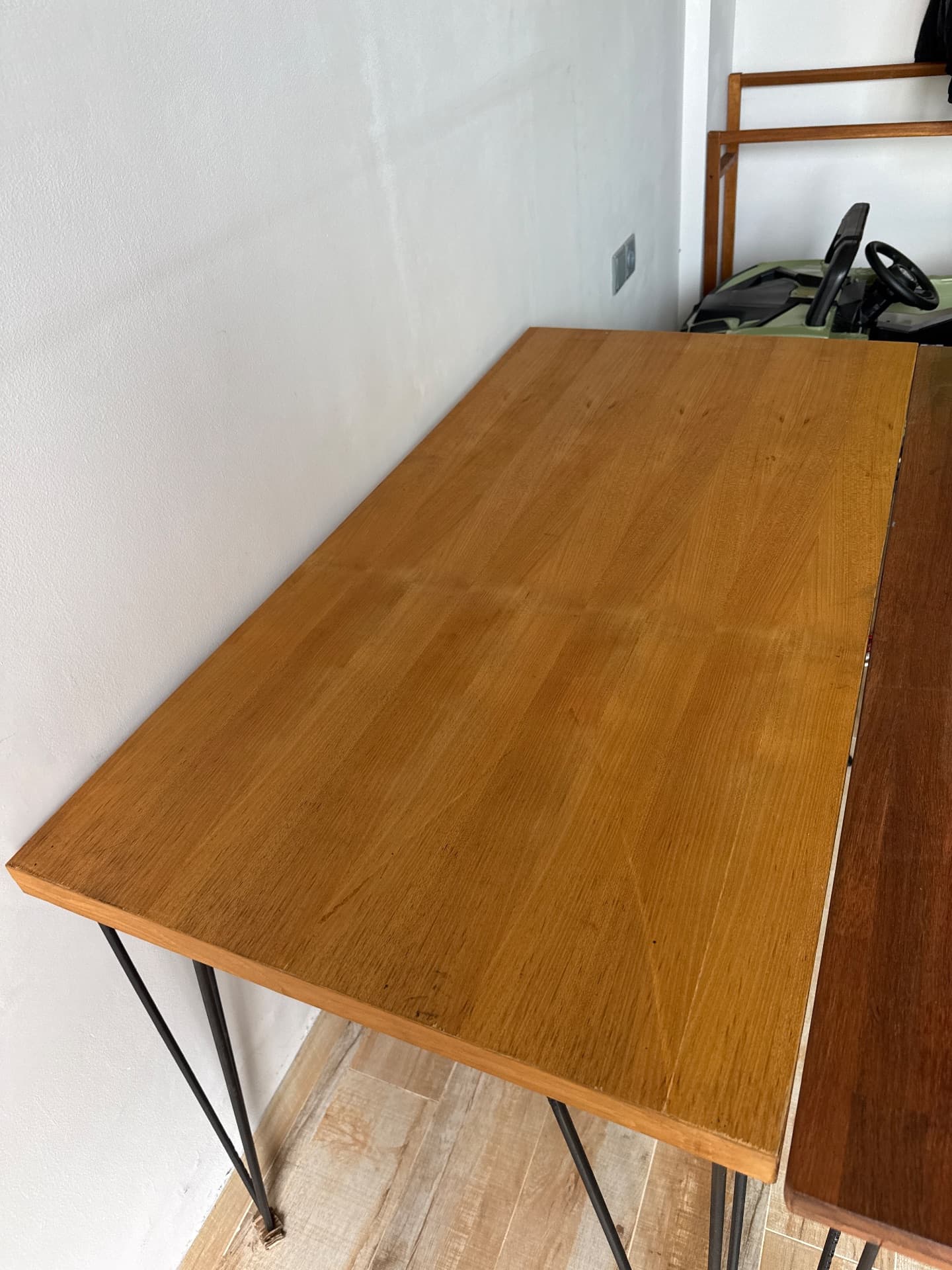 Office desk (1/2)