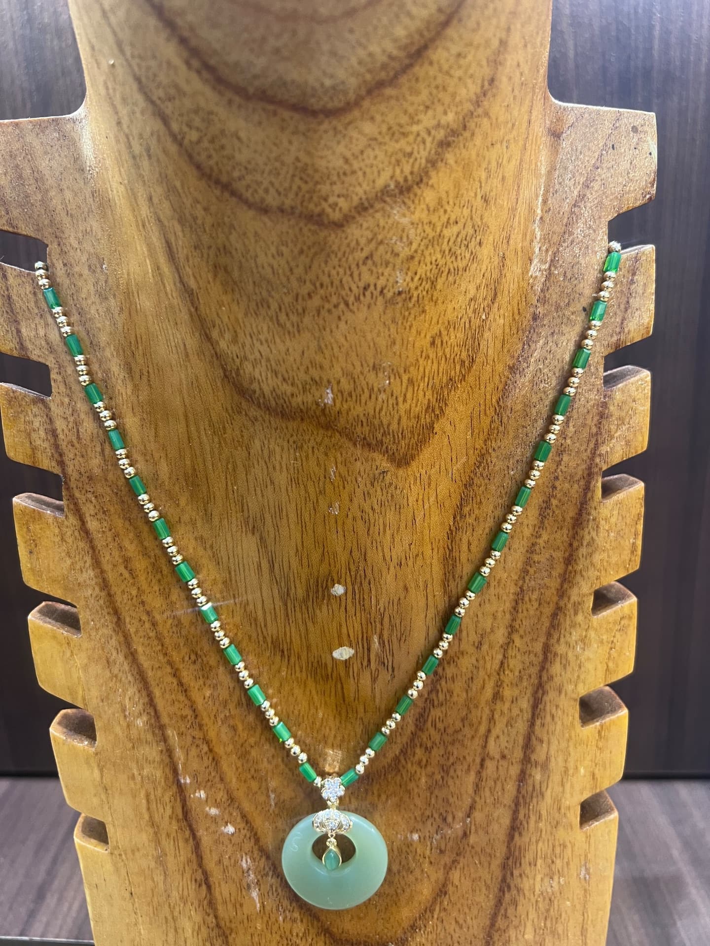 Ожерелье из нефрита – Jade Necklace (1/2)