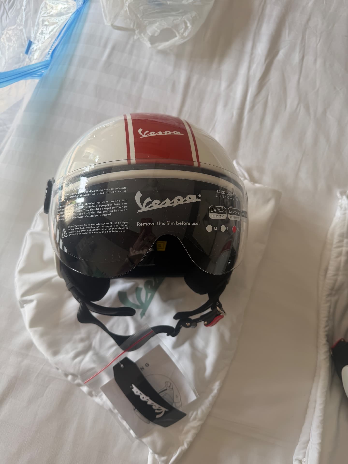 2 x Brand New Vespa Helmet (1/5)