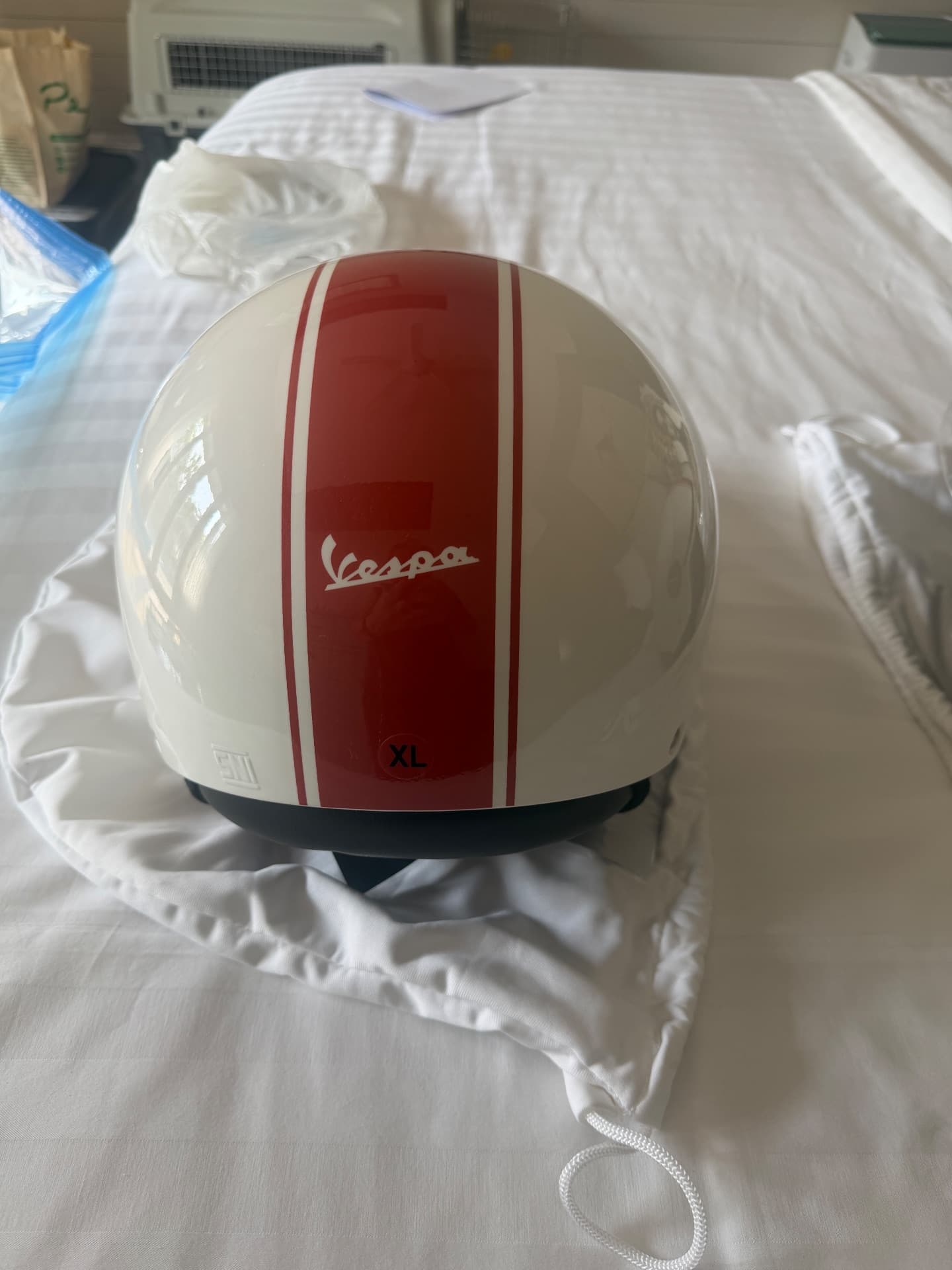 2 x Brand New Vespa Helmet (1/5)