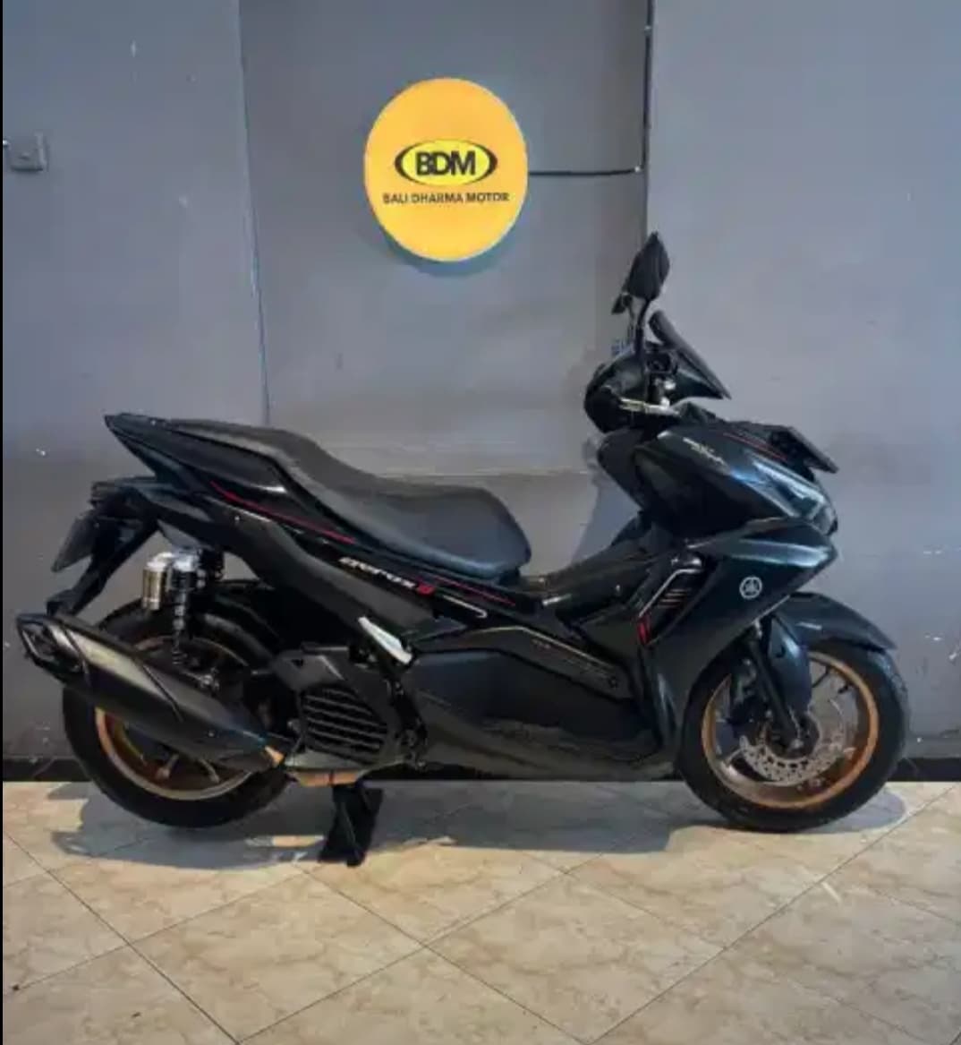 YAMAHA AEROX 155 (1/4)