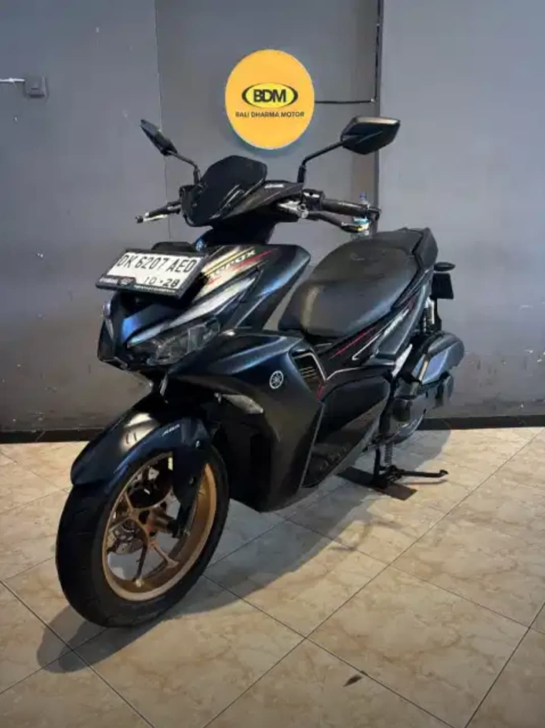 YAMAHA AEROX 155 (1/4)