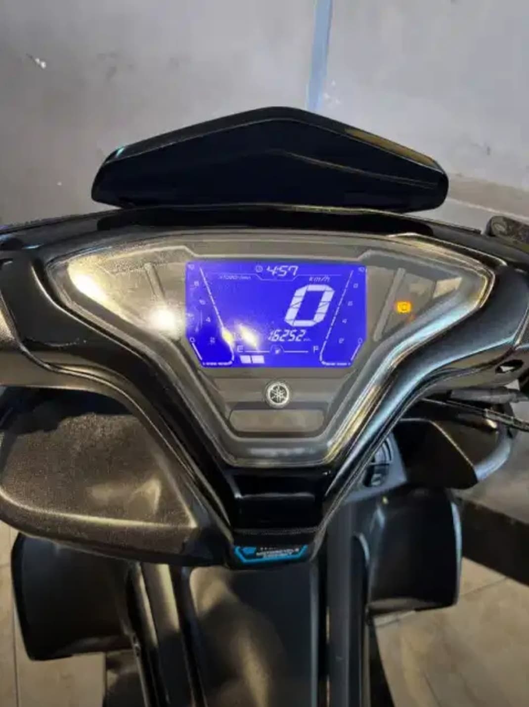 YAMAHA AEROX 155 (1/4)