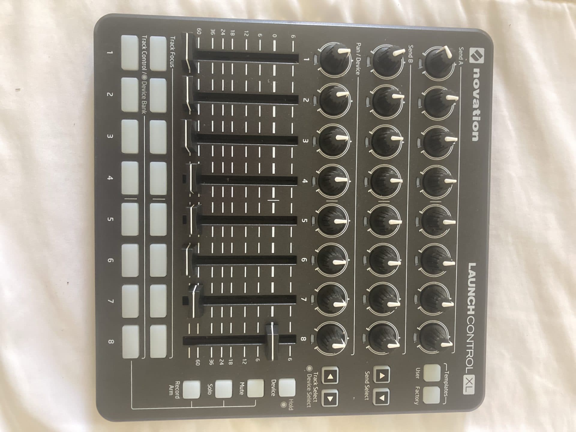 NOVATION LAUNCH KONTROL XL (1/2)