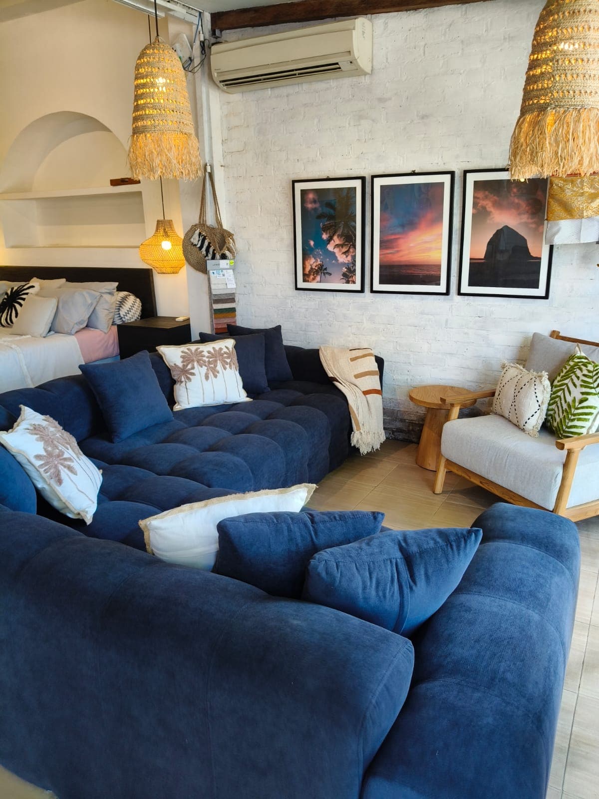 Clearance Sale !! Sofa biru yang sangat nyaman (1/2)