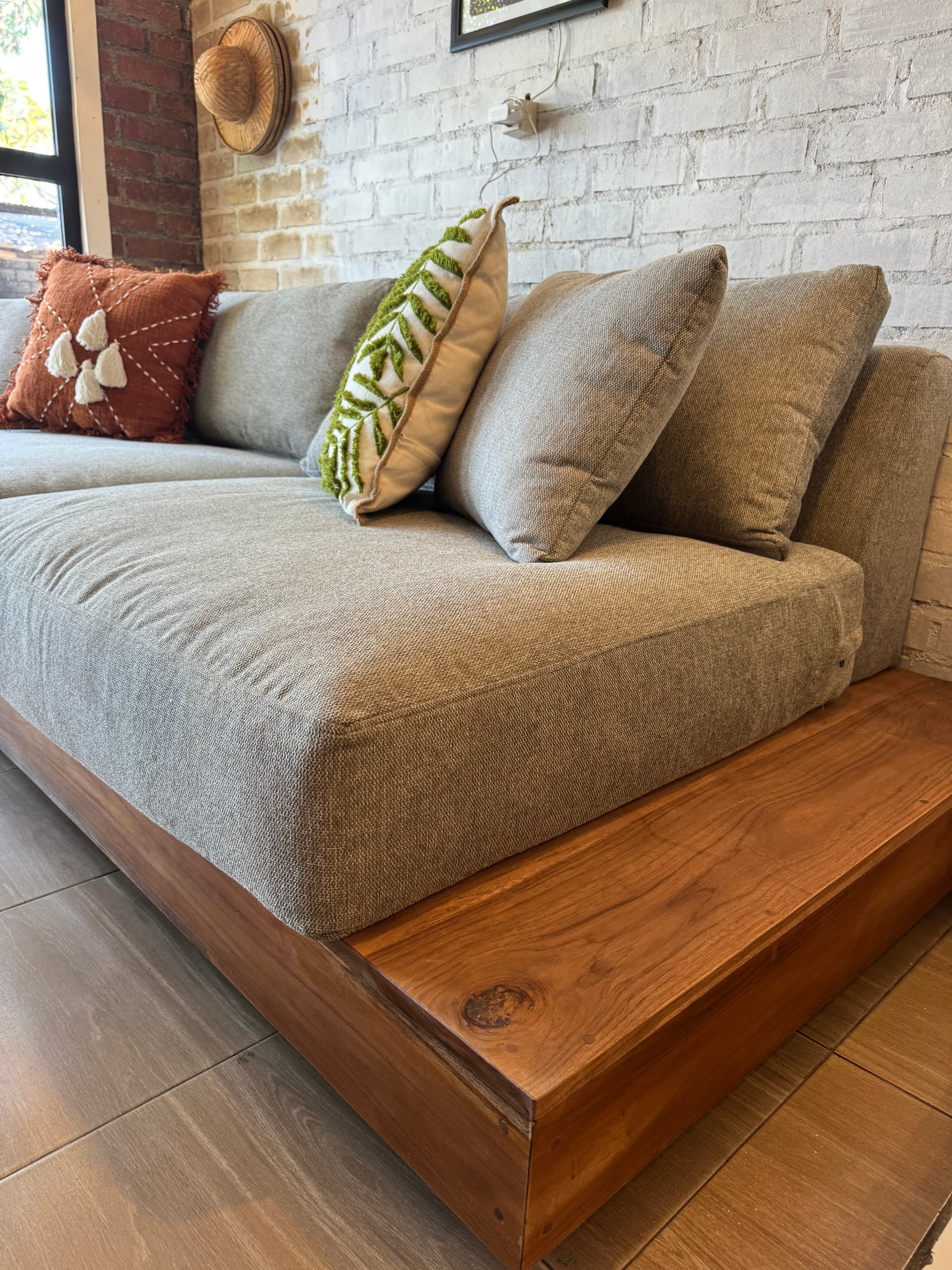 Grey sofa living room (1/2)