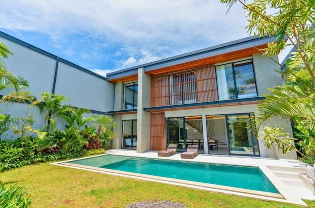 4 Bedroom private pool Canggu (1/3)
