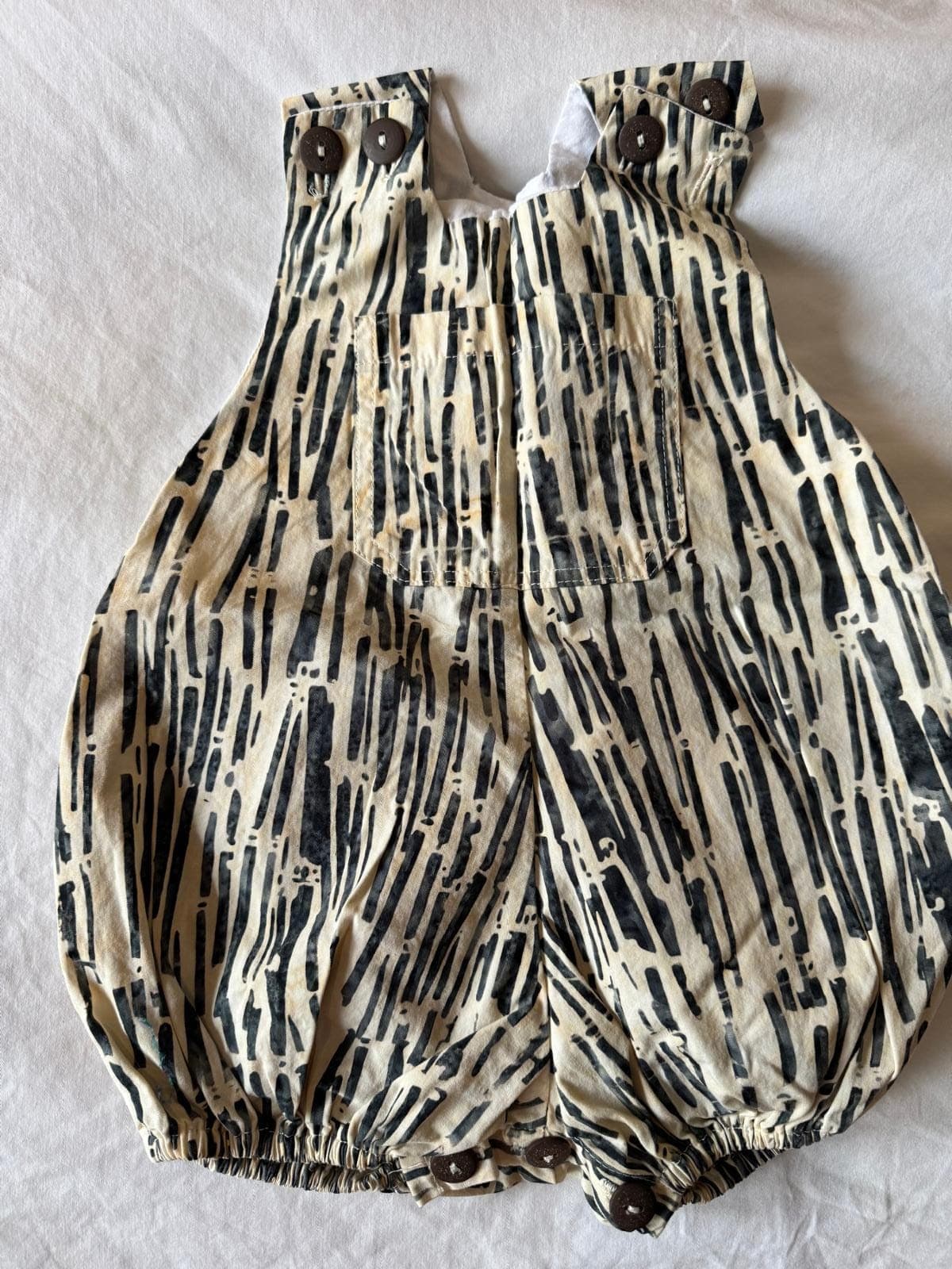 Unisex baby romper (1/2)