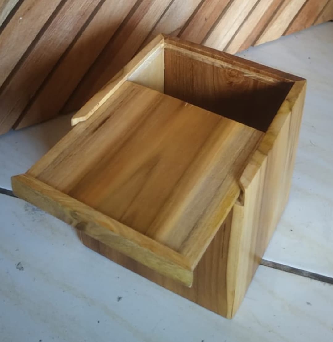 Kotak Tisu Persegi Natural- Kayu Jati (1/3)