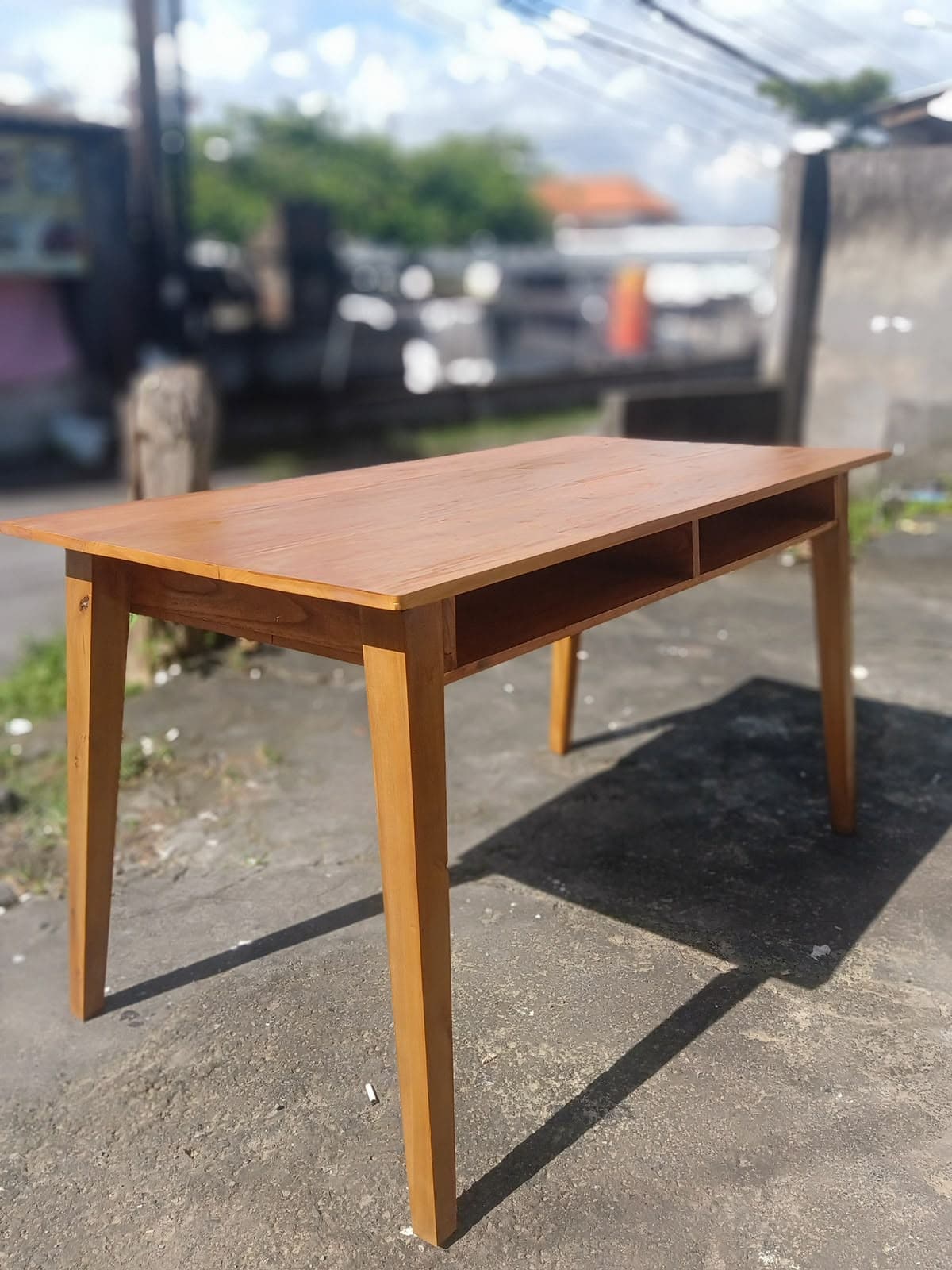 Bureau simple en bois de teck — photo 1