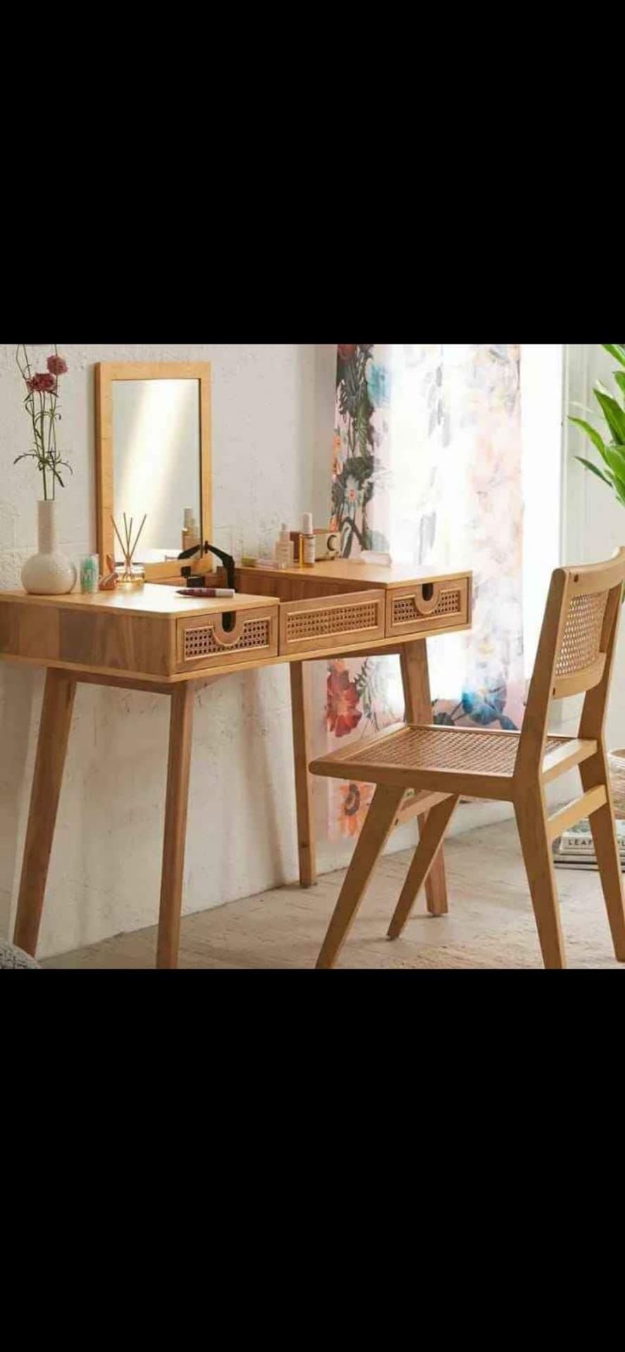 Meja Rias Kayu dengan Cermin – Natural Design (1/2)
