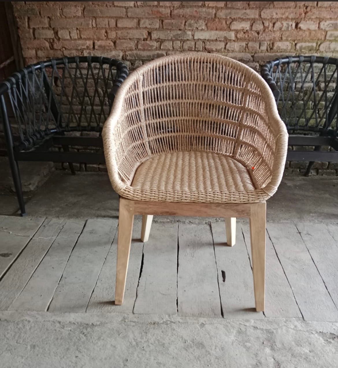 Kursi Rotan dengan Rangka Kayu (1/2)