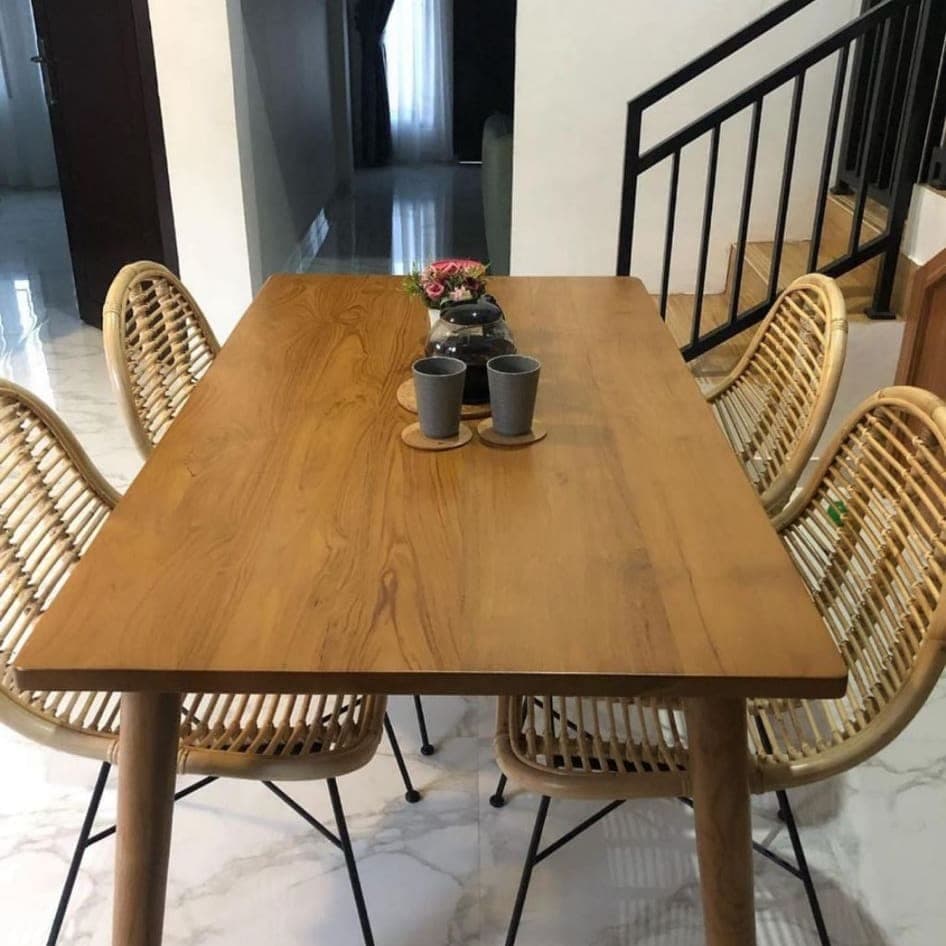 Set Meja Makan Kayu & Kursi Rotan (1/3)