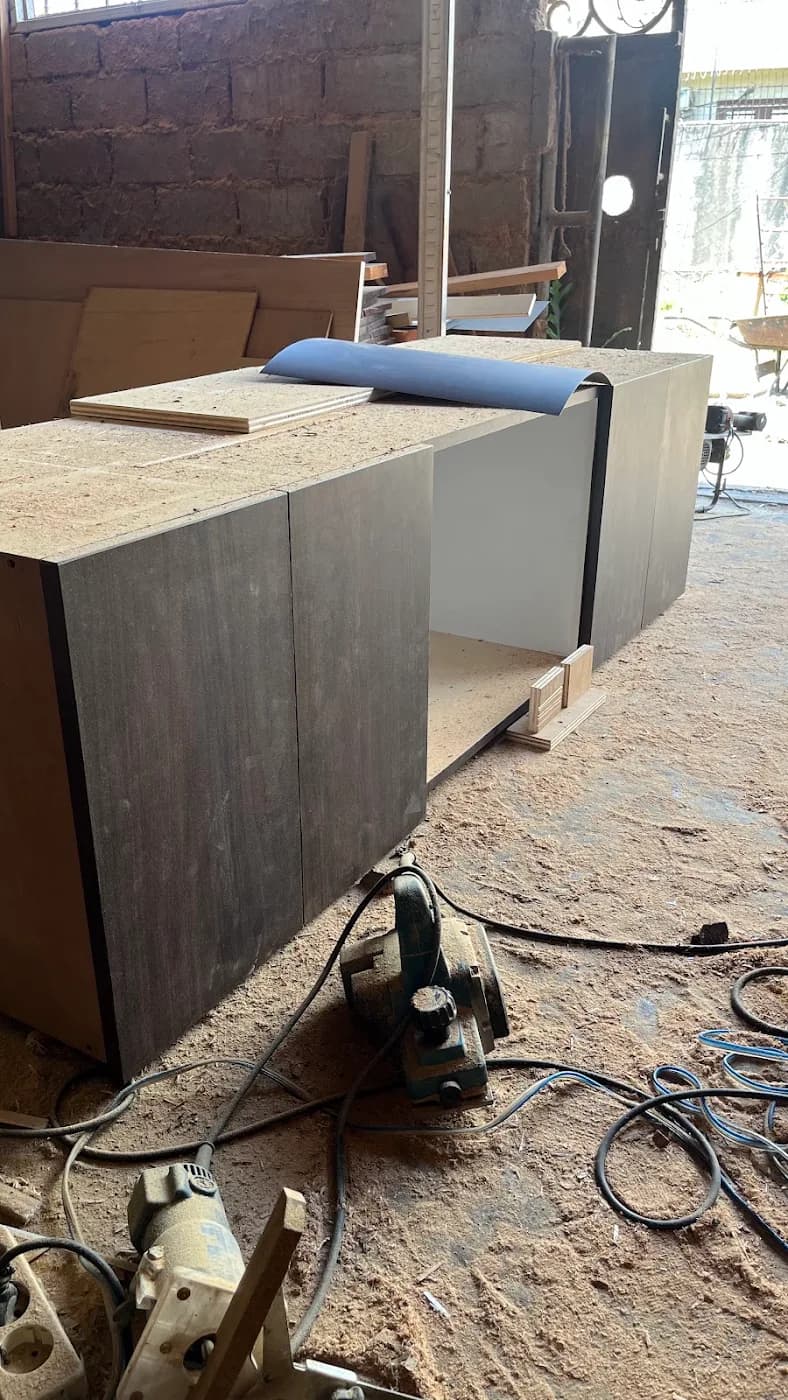 Menuisier professionnel et travail du bois sur mesure (1/5)
