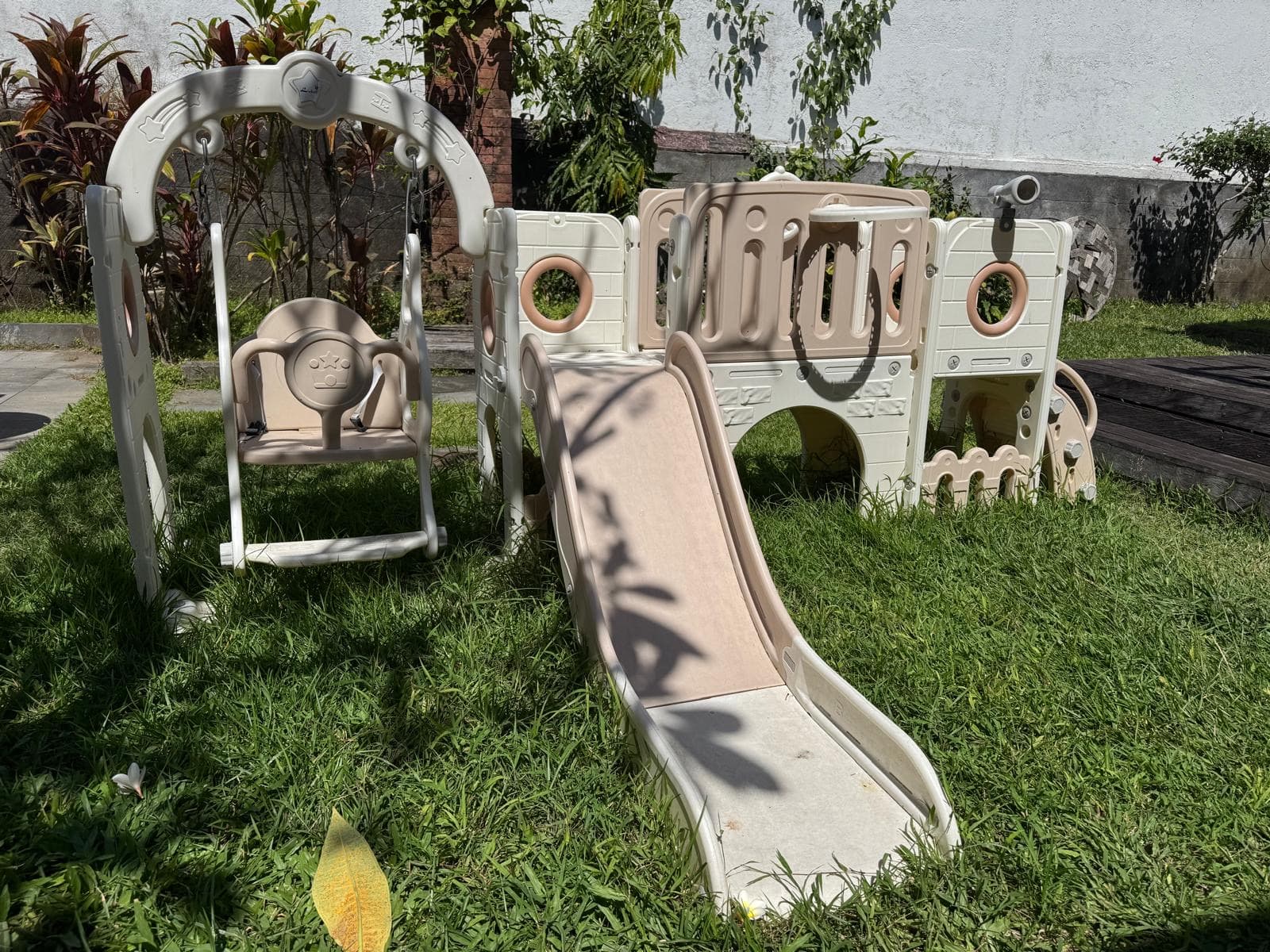 Parc de jeux extérieur (1/3)